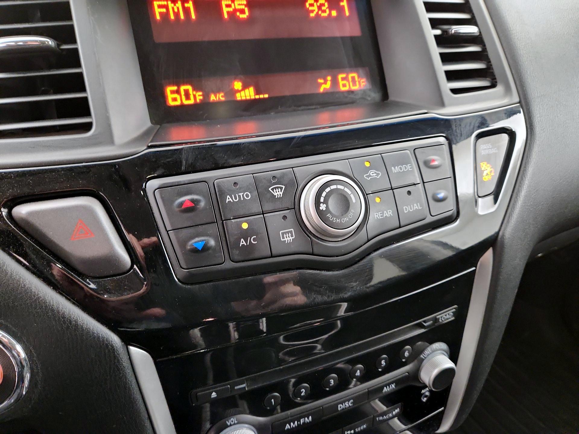 Thumbnail: 2016 Nissan Pathfinder - 16