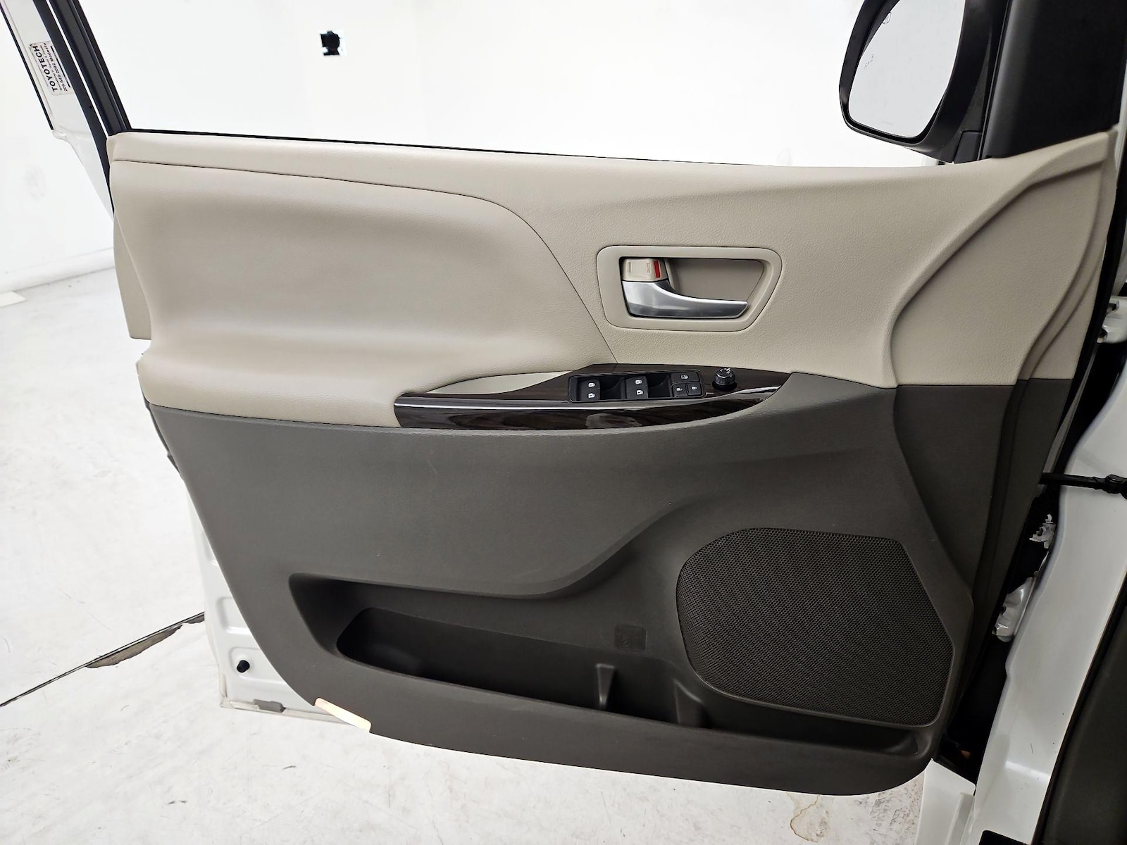 2015 Toyota Sienna XLE Premium - Photo 13