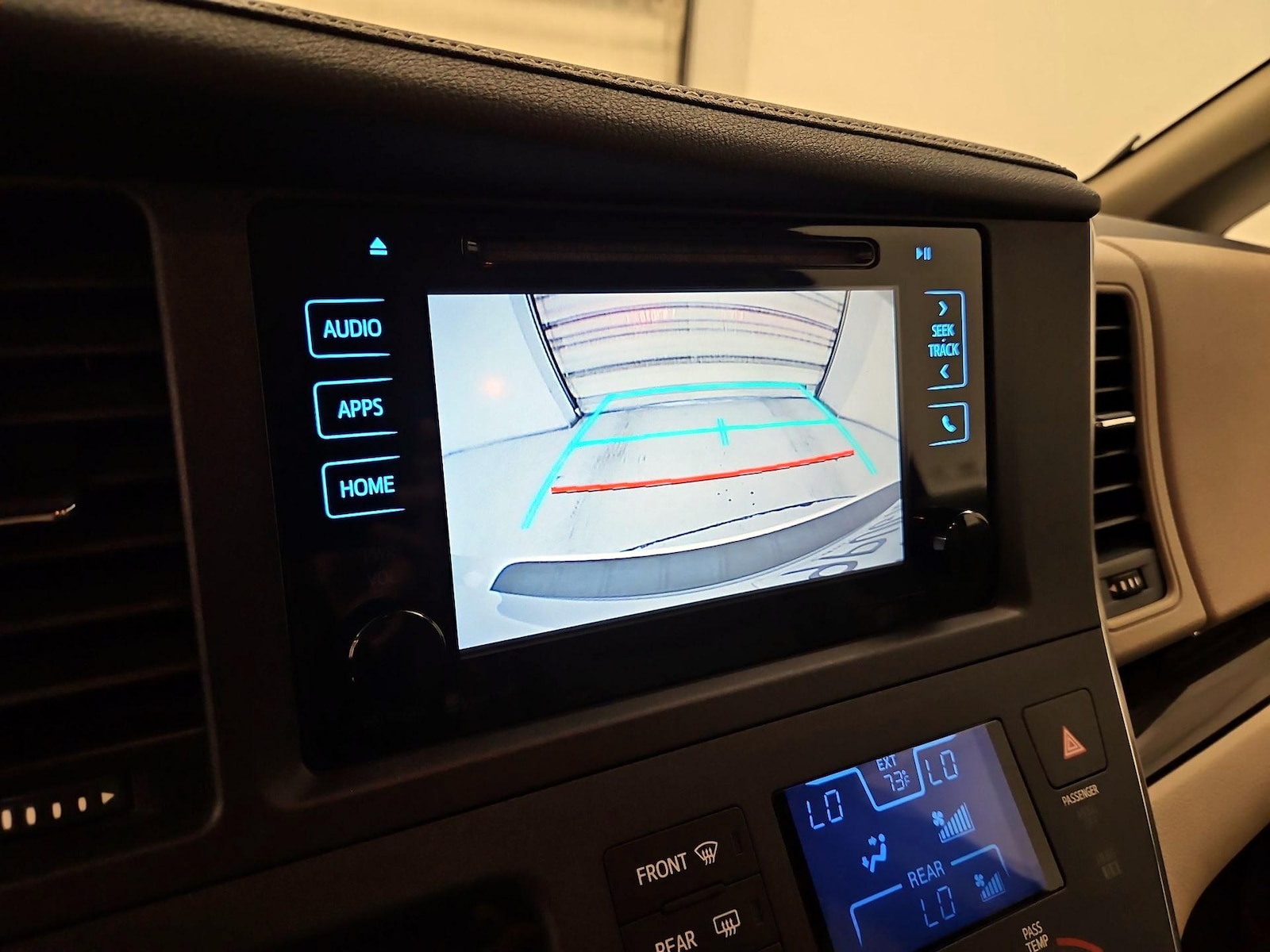 2015 Toyota Sienna XLE Premium - Photo 16