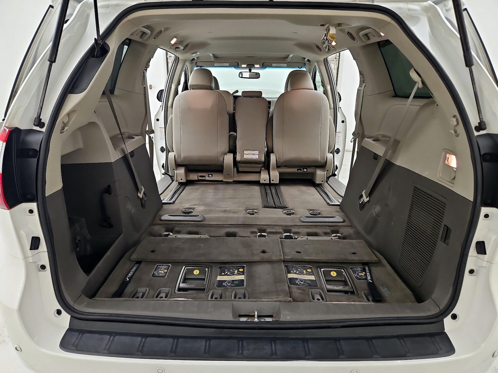 2015 Toyota Sienna XLE Premium - Photo 25