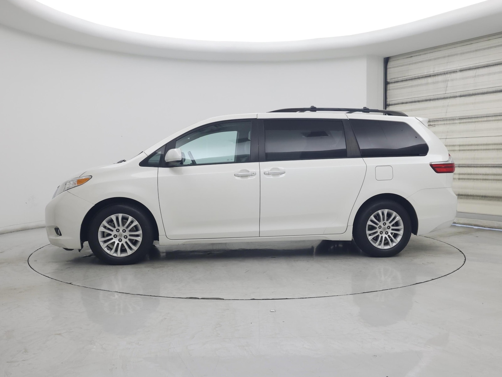2015 Toyota Sienna XLE Premium - Photo 4