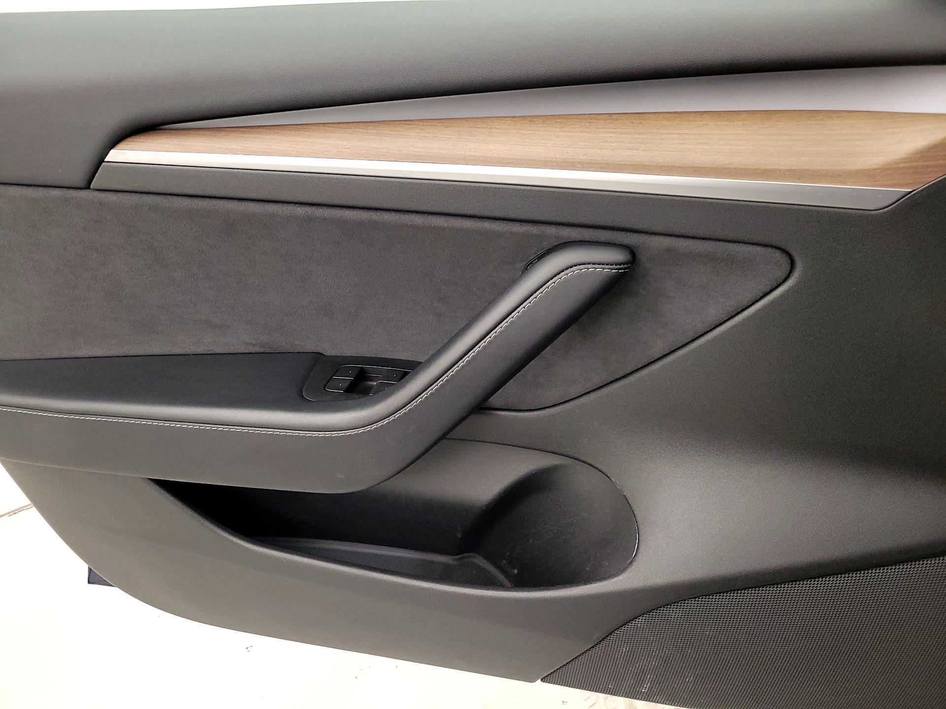 Thumbnail: 2022 Tesla Model 3 - 12