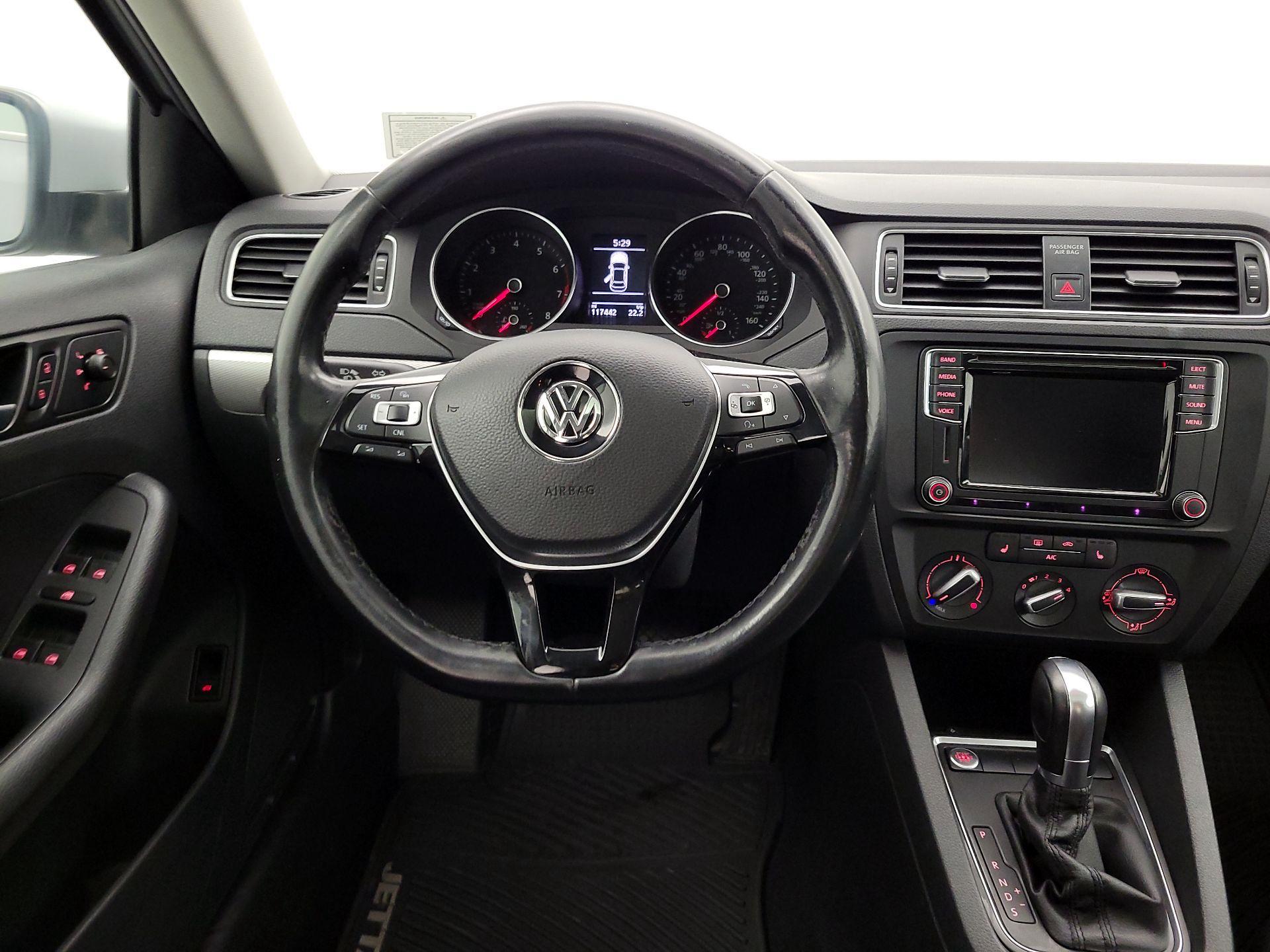 Thumbnail: 2017 Volkswagen Jetta - 10