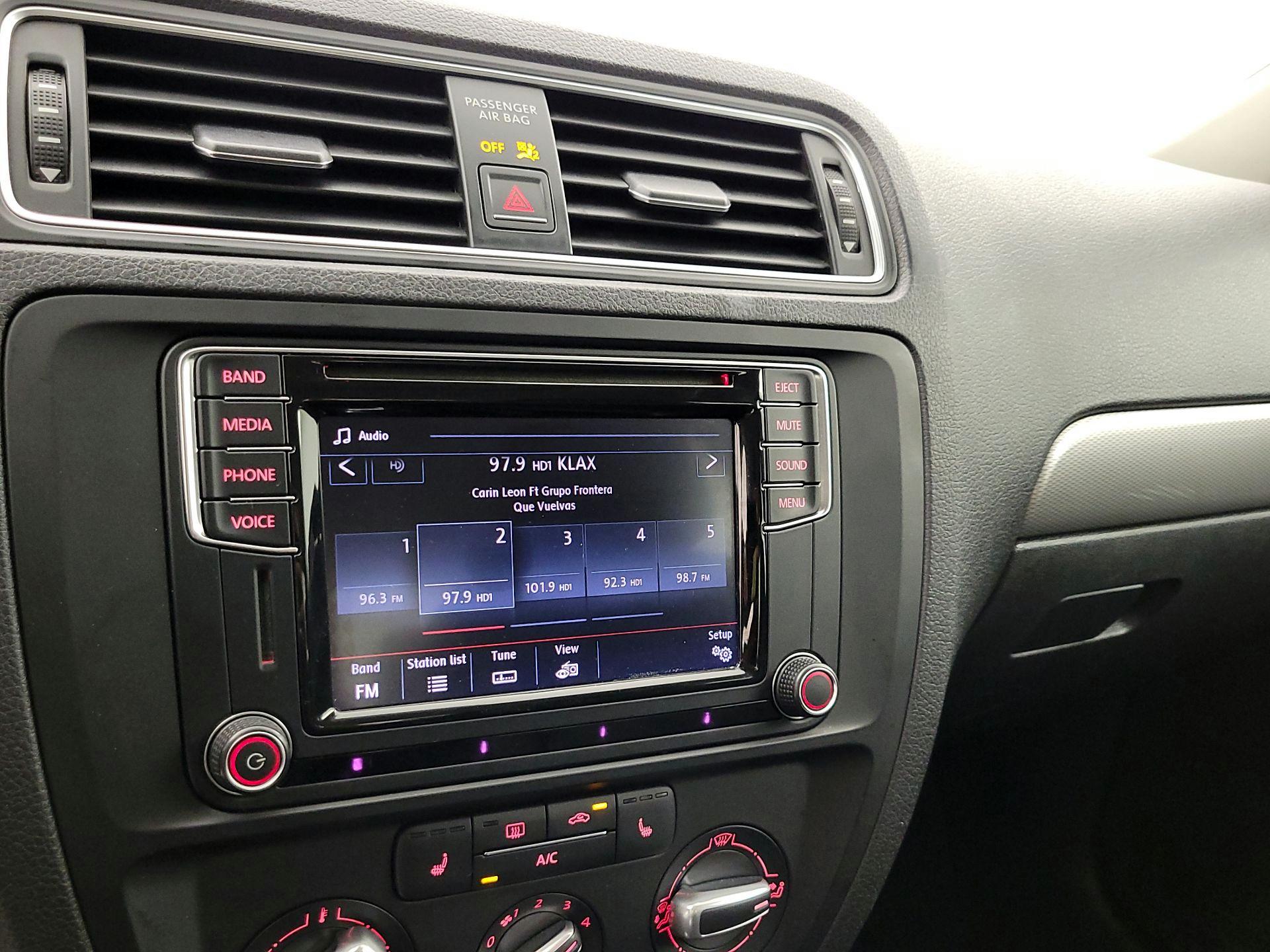 Thumbnail: 2017 Volkswagen Jetta - 15