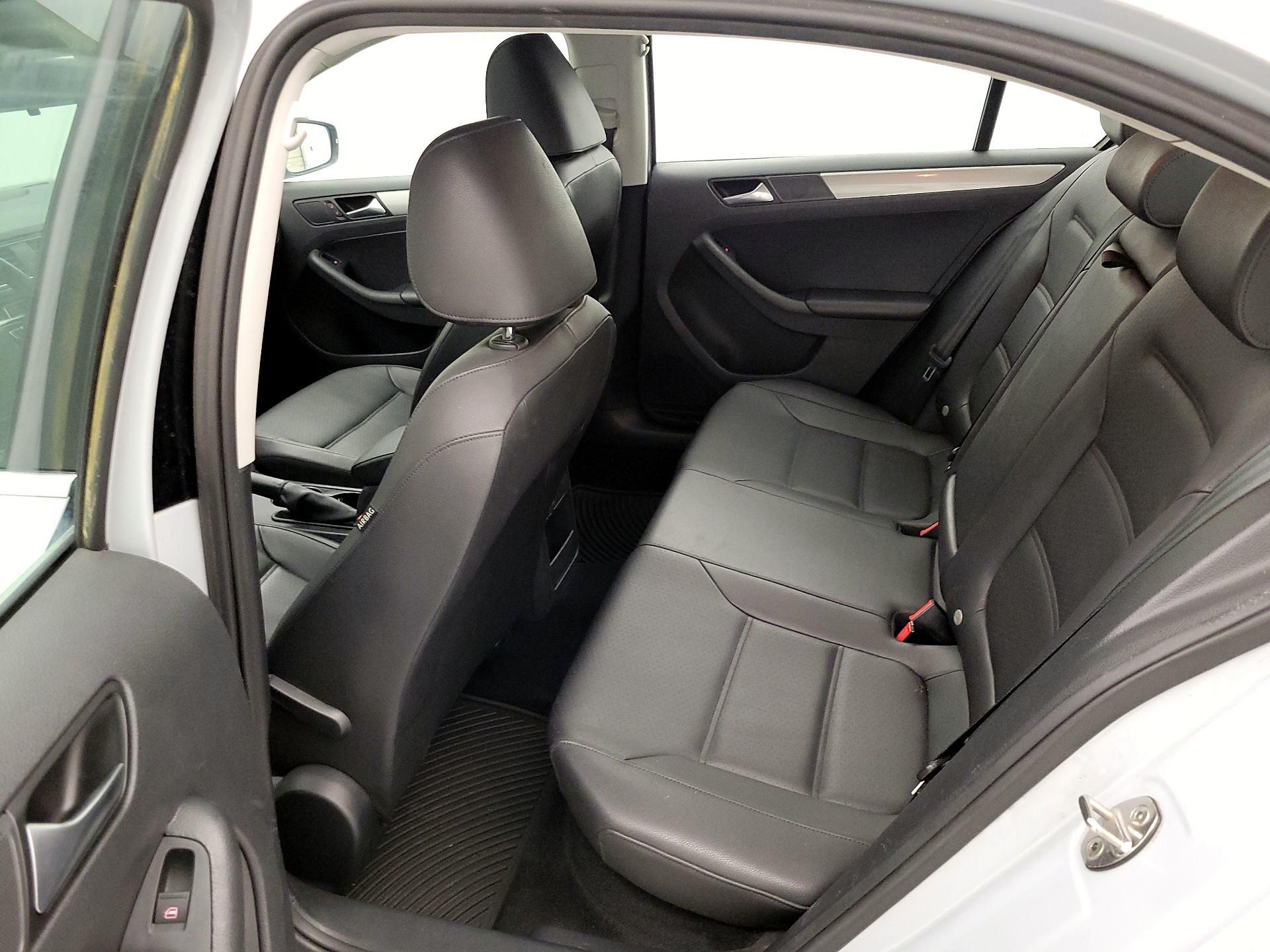 Thumbnail: 2017 Volkswagen Jetta - 19