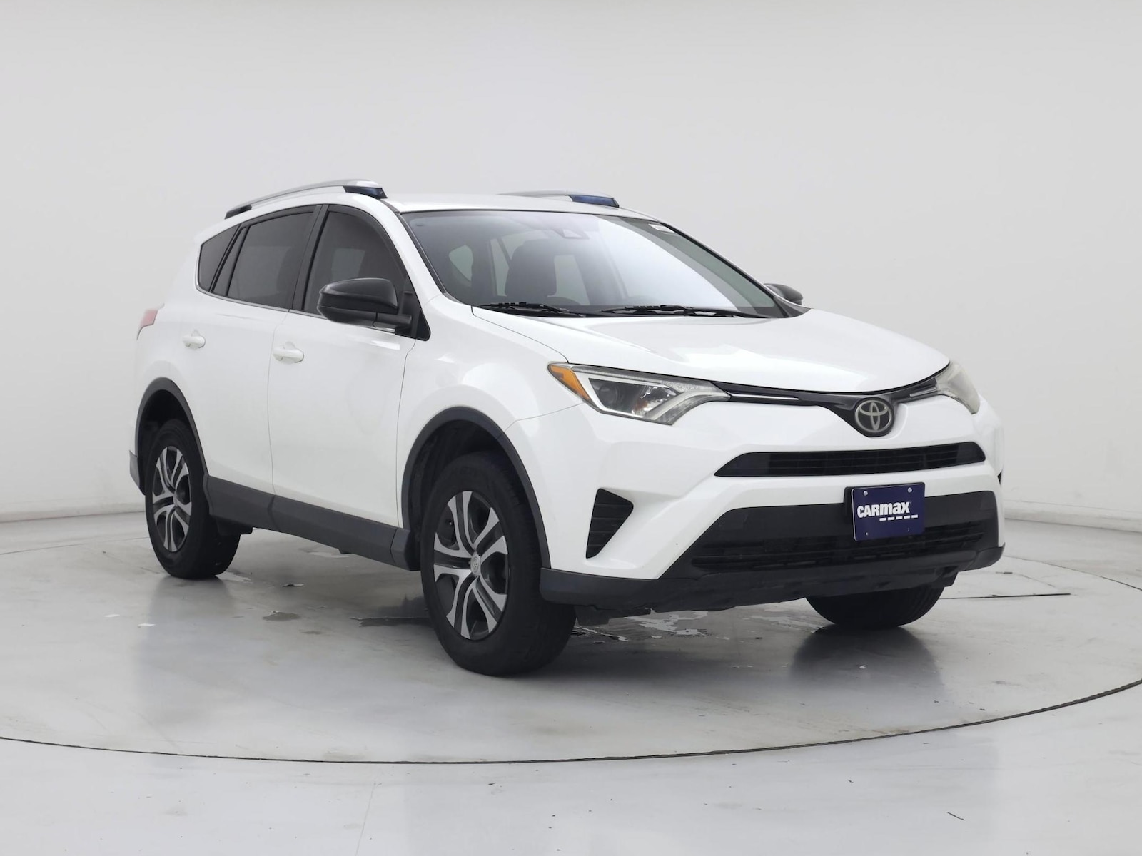 2017 Toyota RAV4 LE - Photo 2