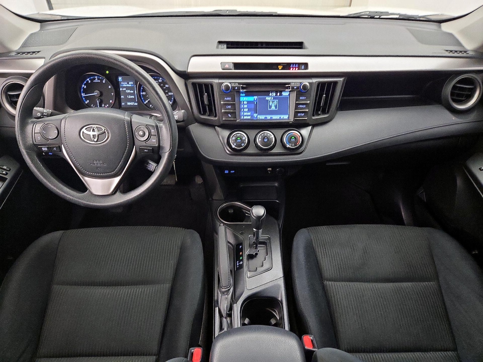 2017 Toyota RAV4 LE - Photo 10