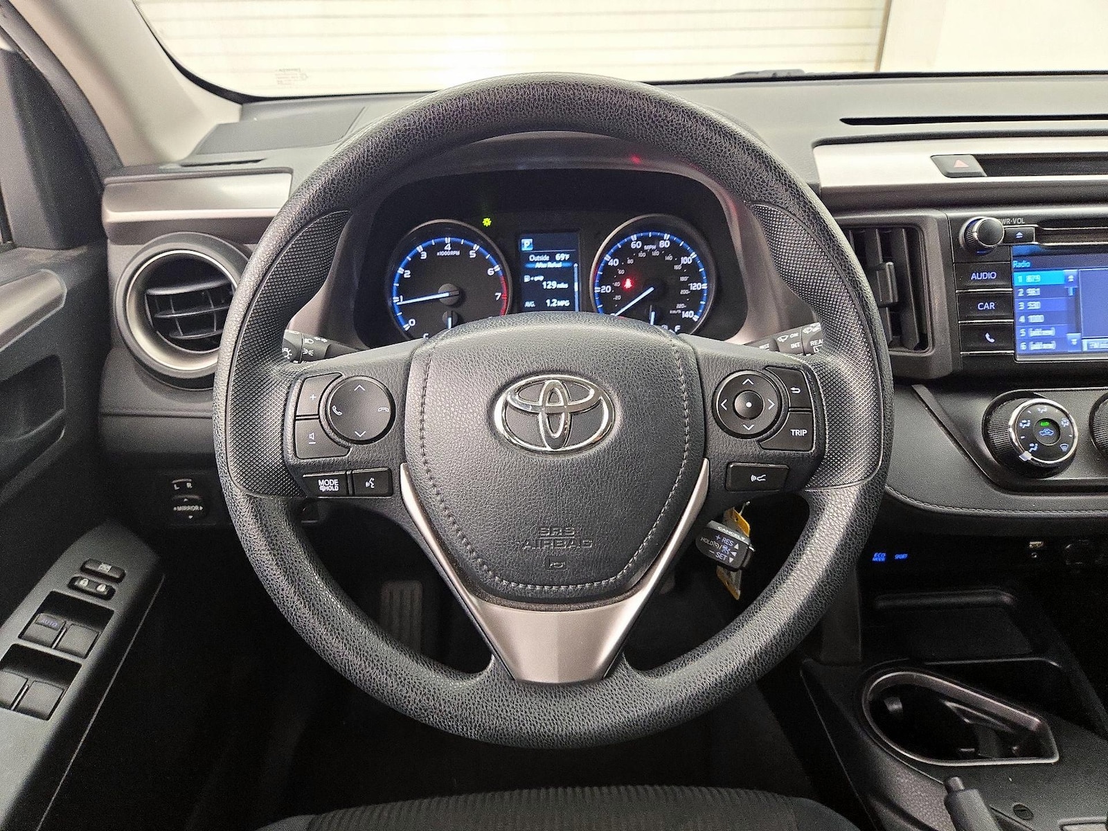 2017 Toyota RAV4 LE - Photo 11