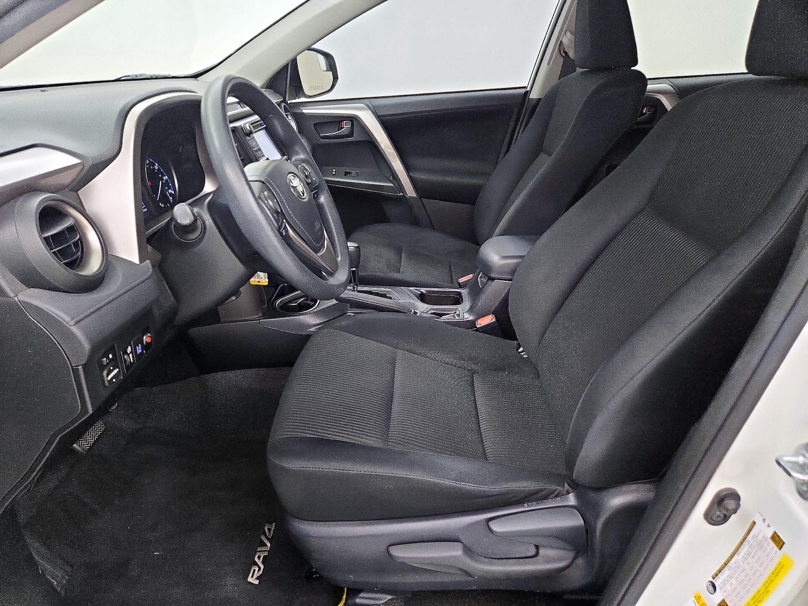 2017 Toyota RAV4 LE - Photo 12