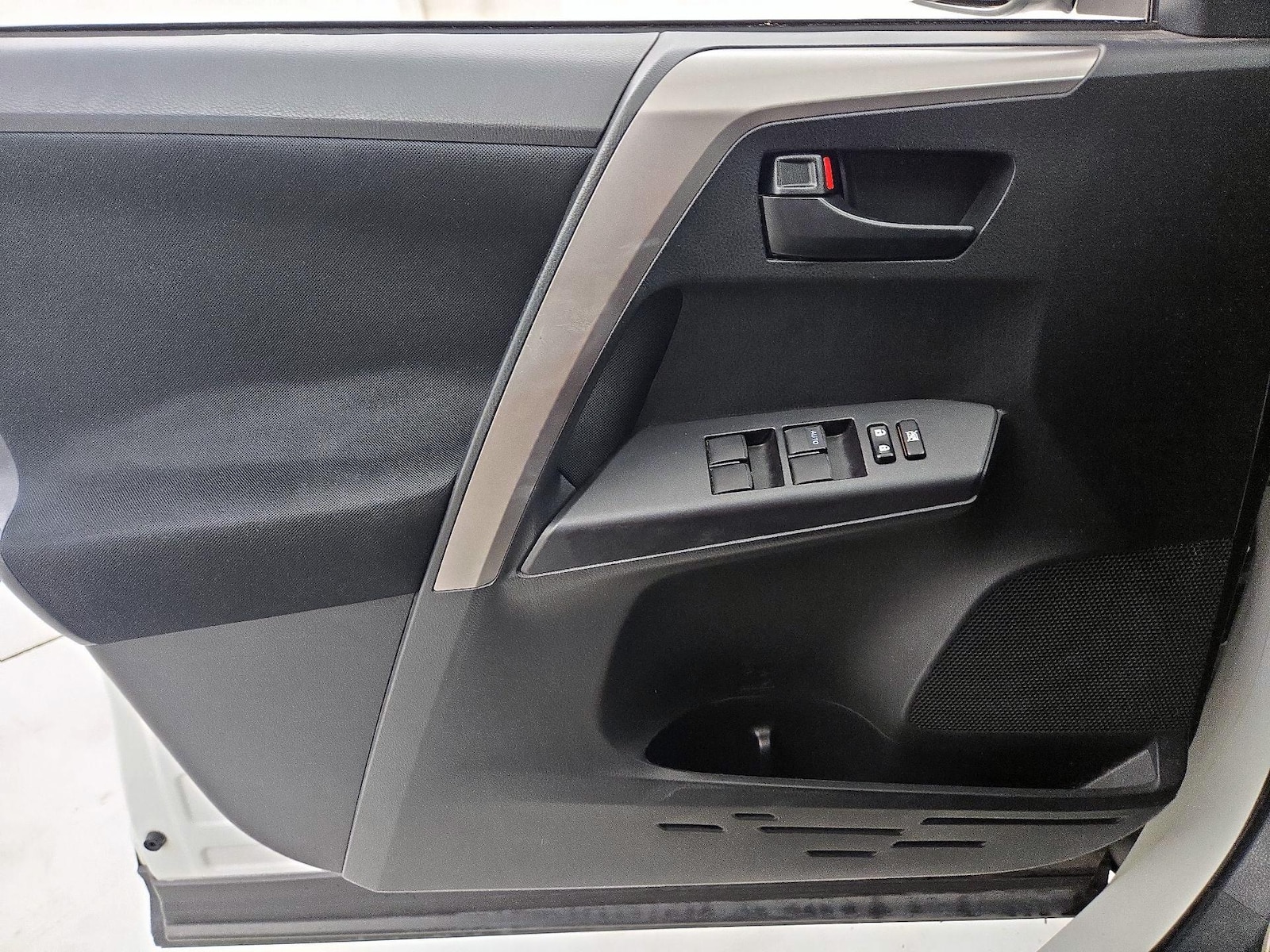 2017 Toyota RAV4 LE - Photo 13