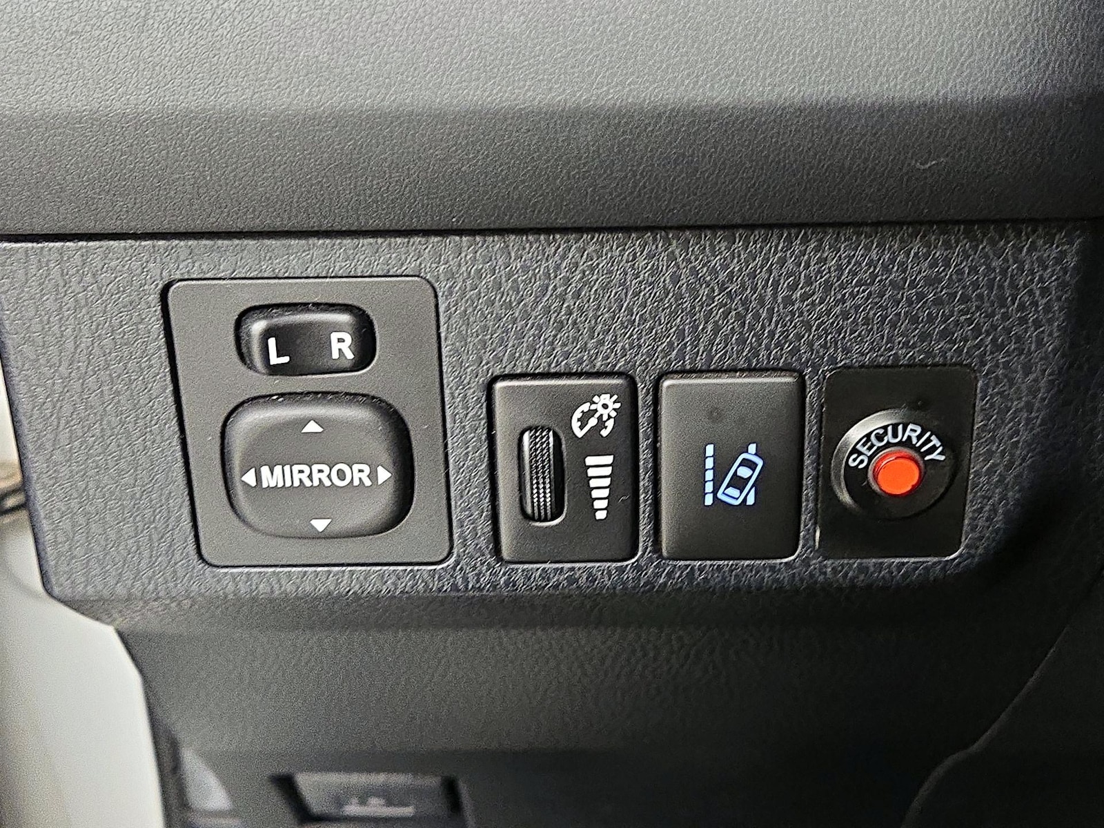 2017 Toyota RAV4 LE - Photo 14