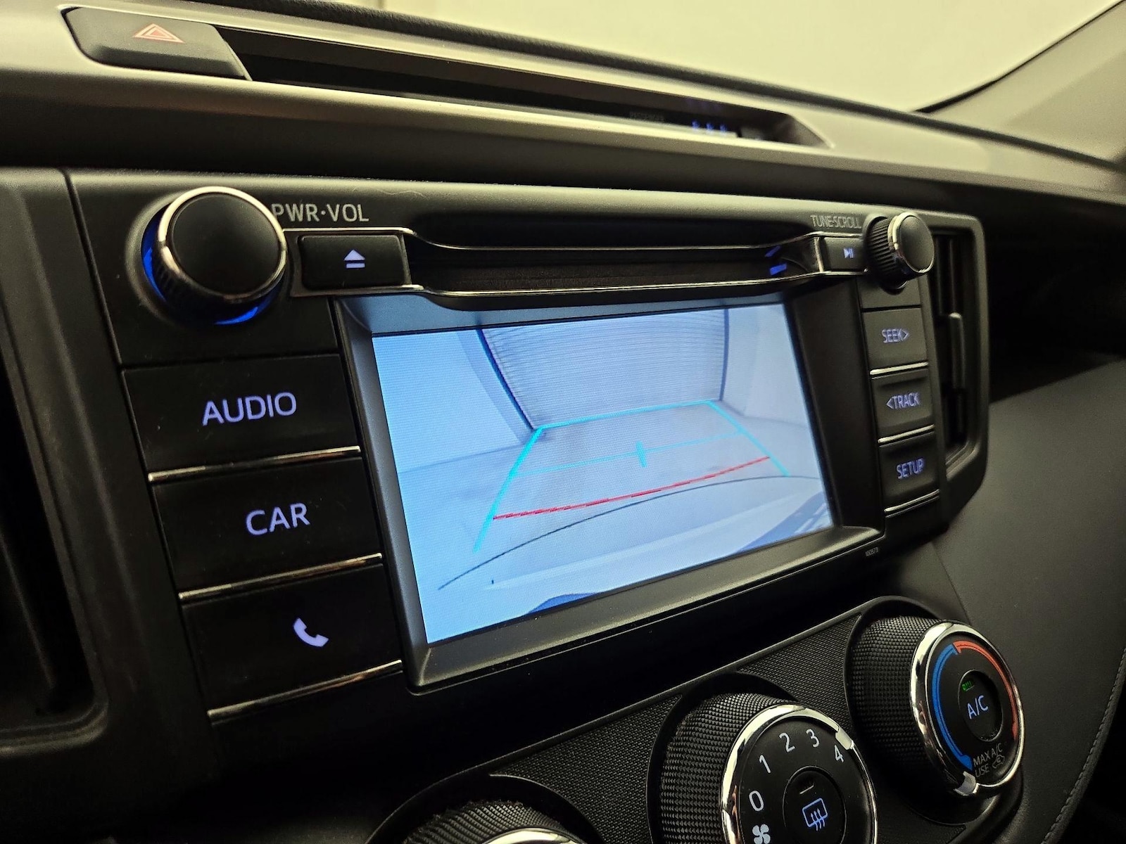 2017 Toyota RAV4 LE - Photo 15