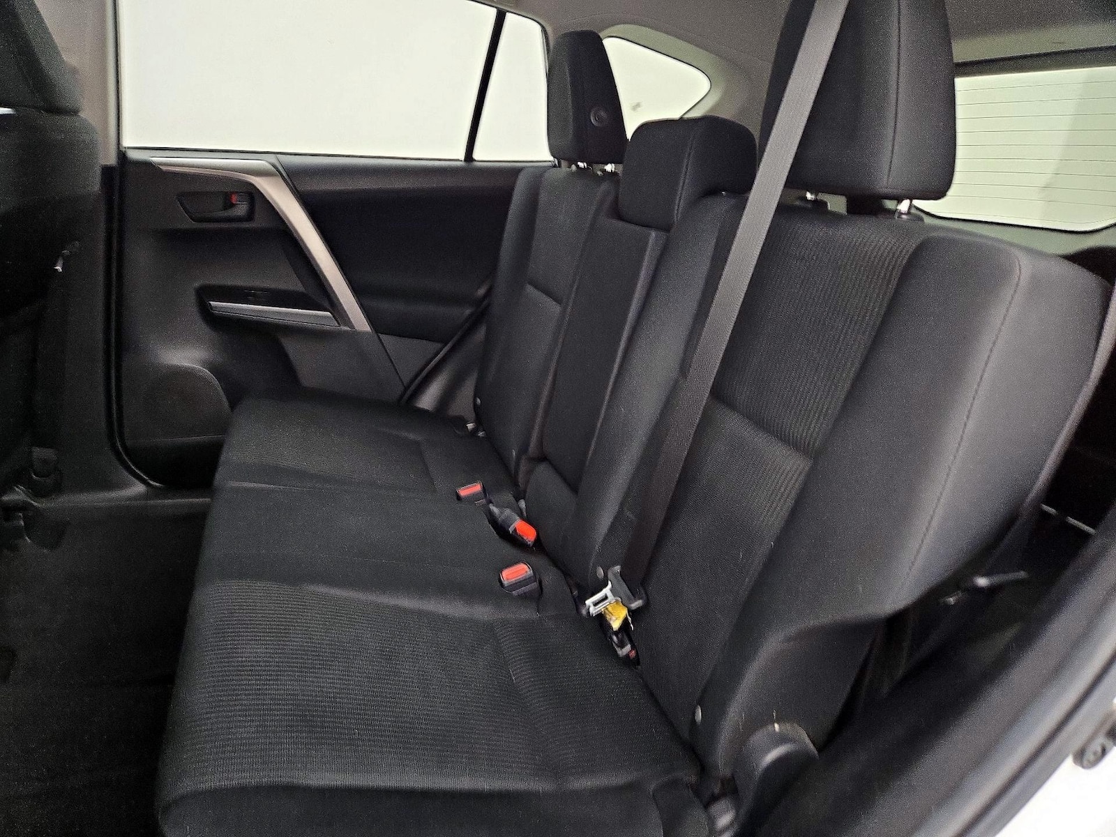 2017 Toyota RAV4 LE - Photo 20