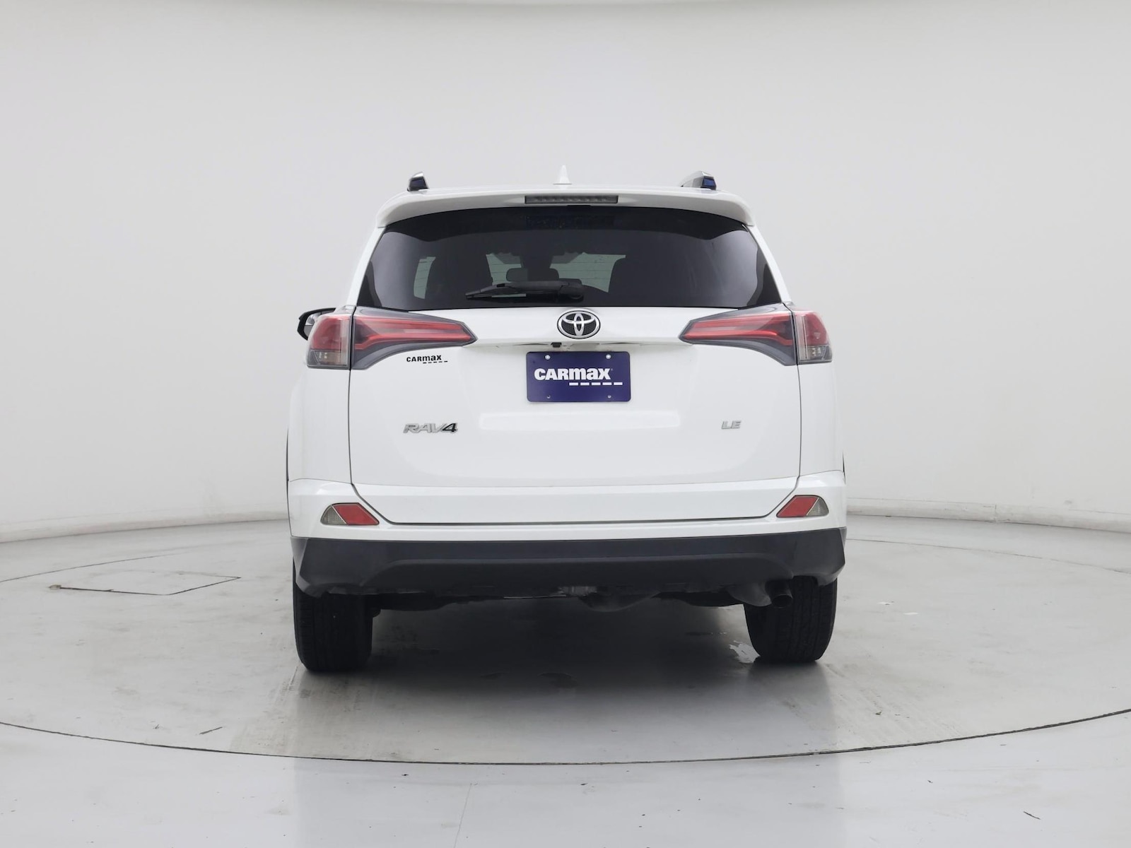 2017 Toyota RAV4 LE - Photo 7