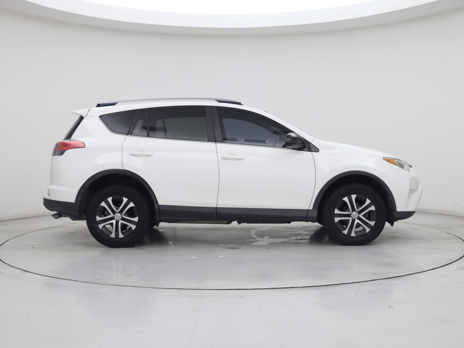 2017 Toyota RAV4 LE - Photo 8
