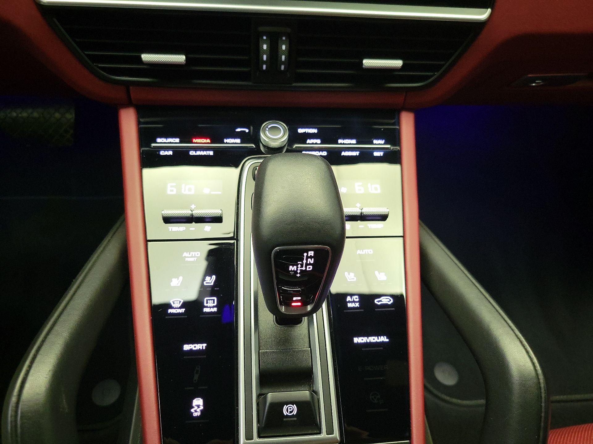 Thumbnail: 2019 Porsche Cayenne - 17