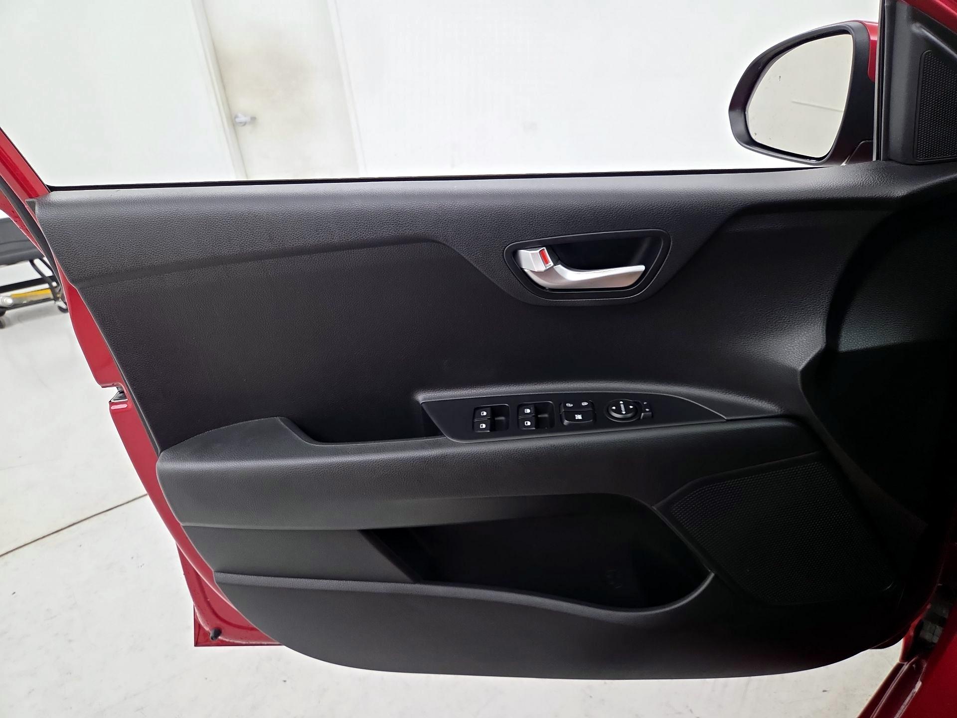 Thumbnail: 2022 Kia Rio5 - 12