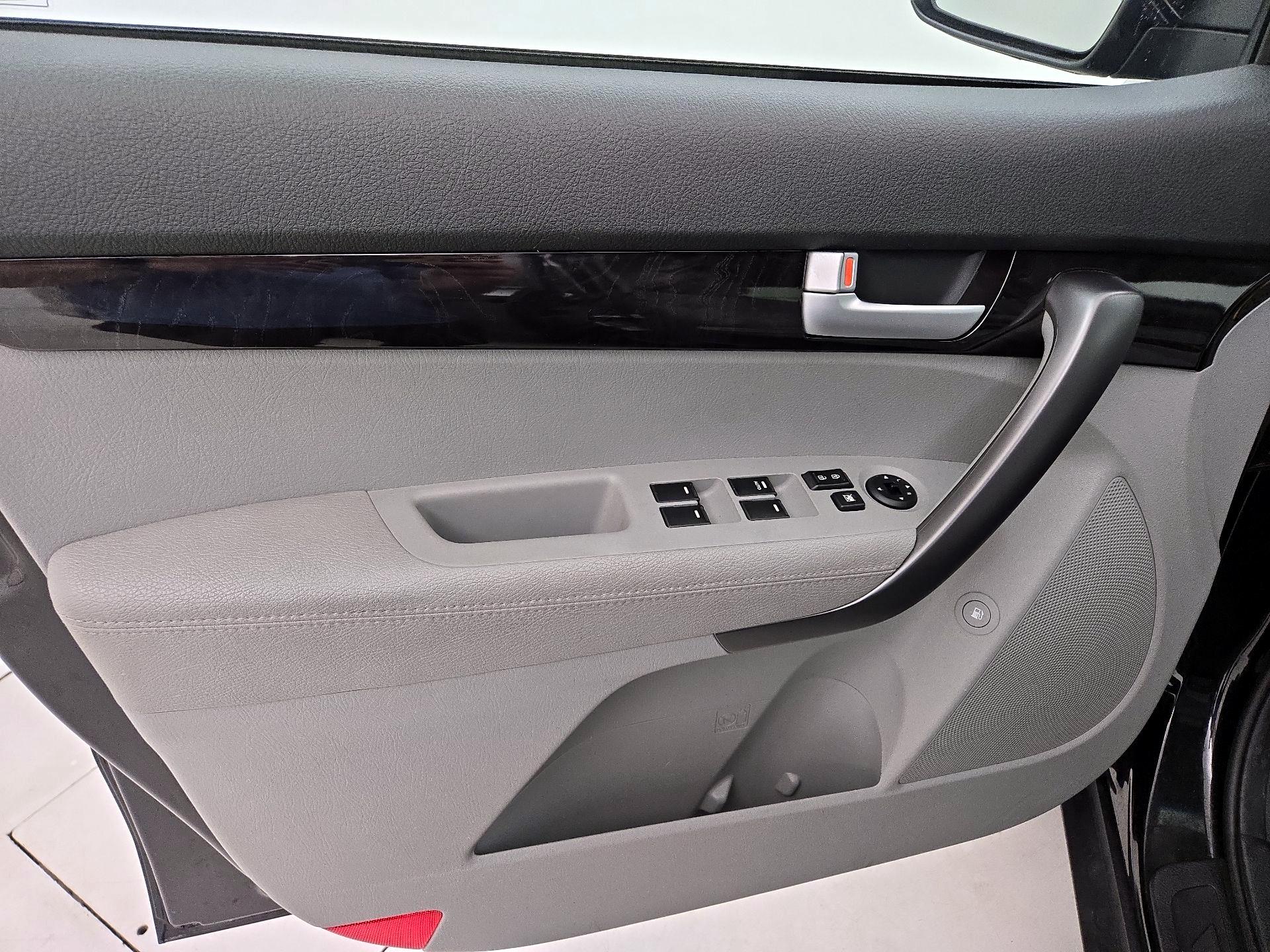 Thumbnail: 2015 Kia Sorento - 12