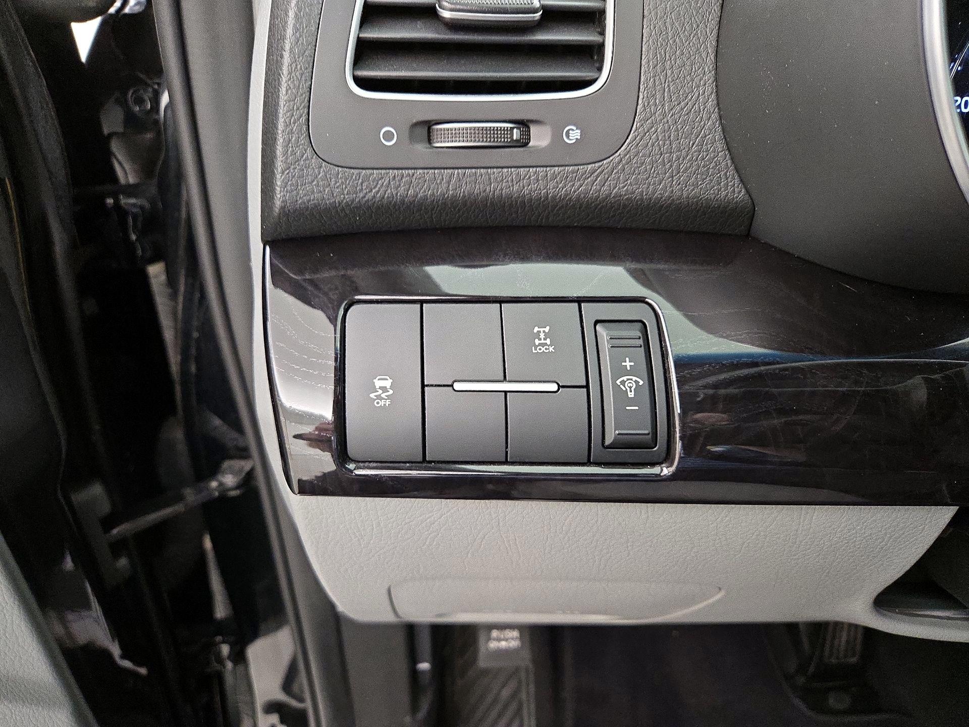 Thumbnail: 2015 Kia Sorento - 13