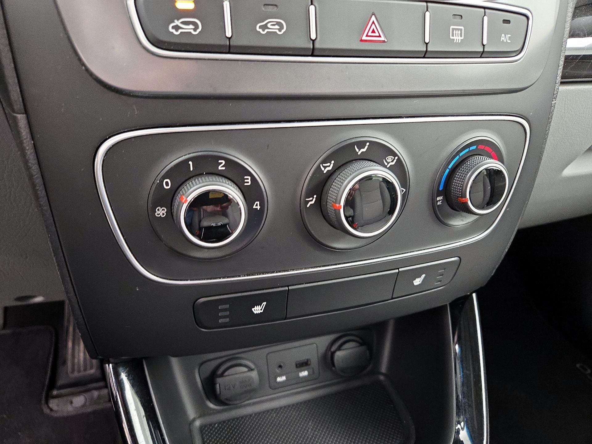 Thumbnail: 2015 Kia Sorento - 16