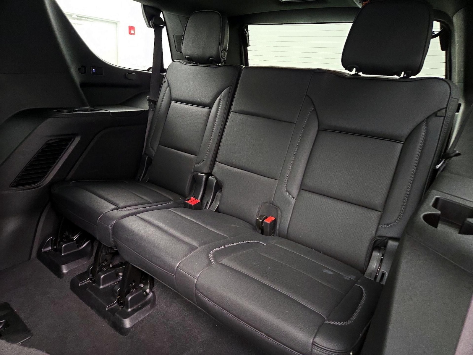 2024 GMC Yukon Denali - Photo 23