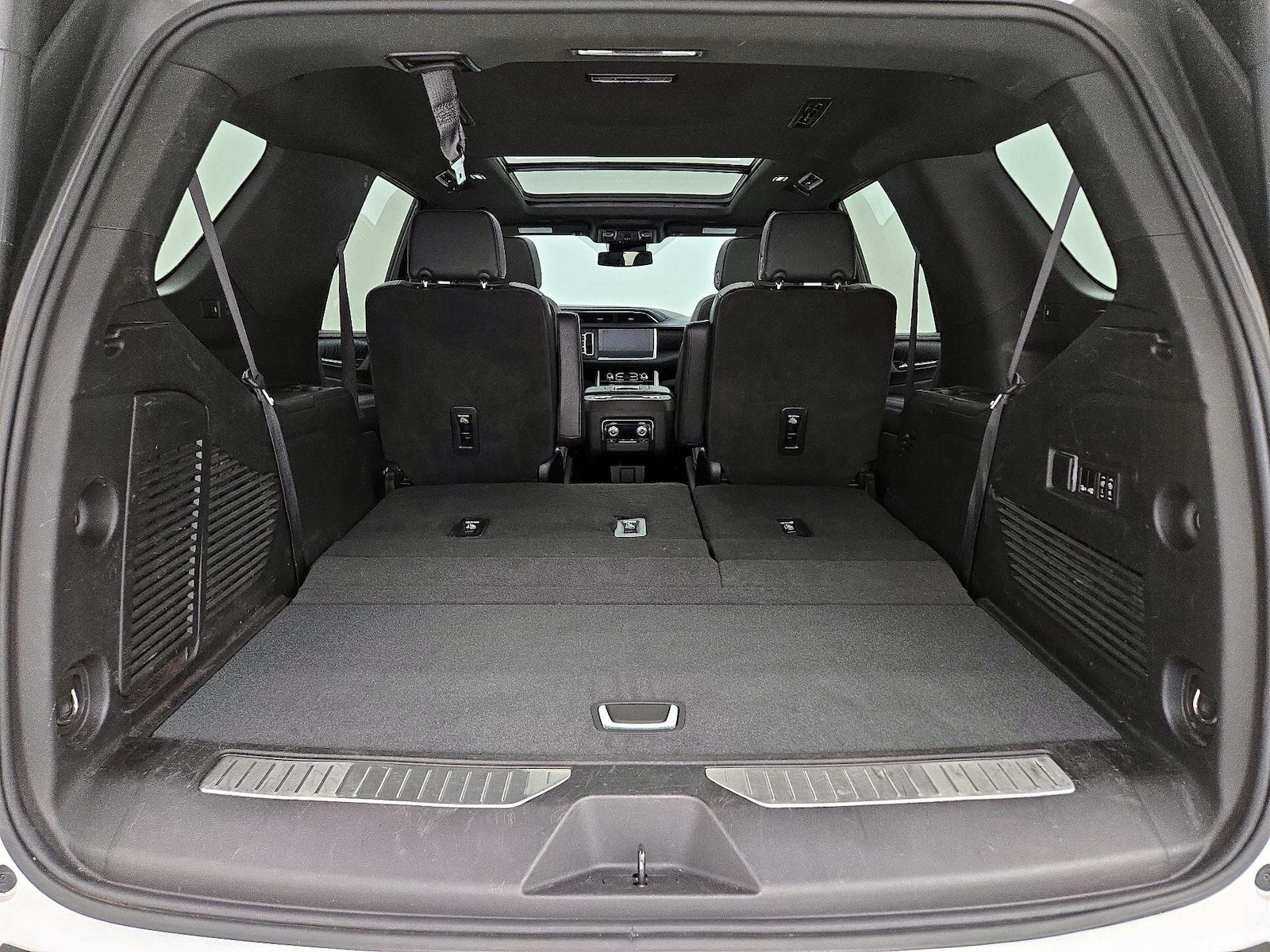 2024 GMC Yukon Denali - Photo 25