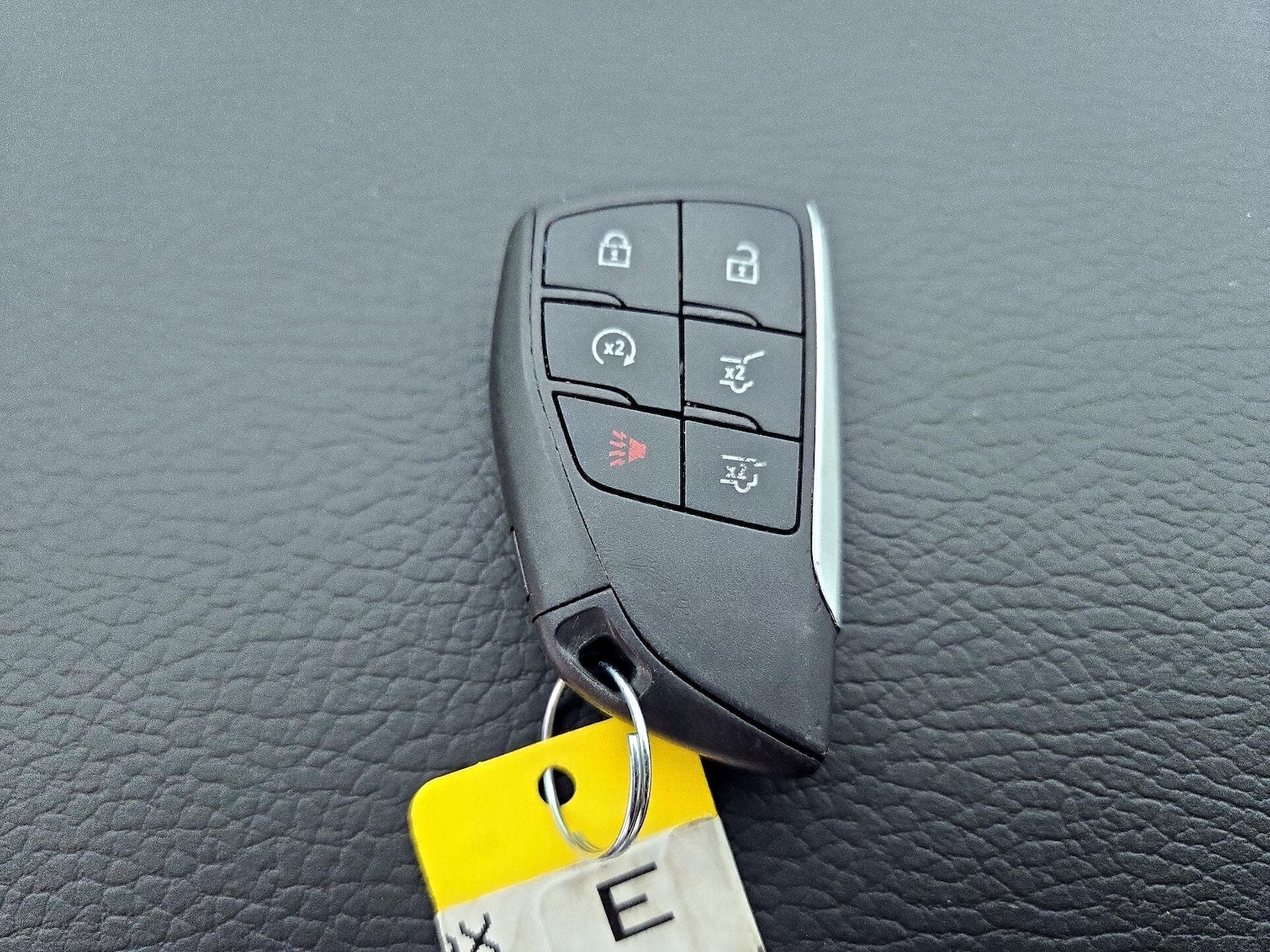 2024 GMC Yukon Denali - Photo 28