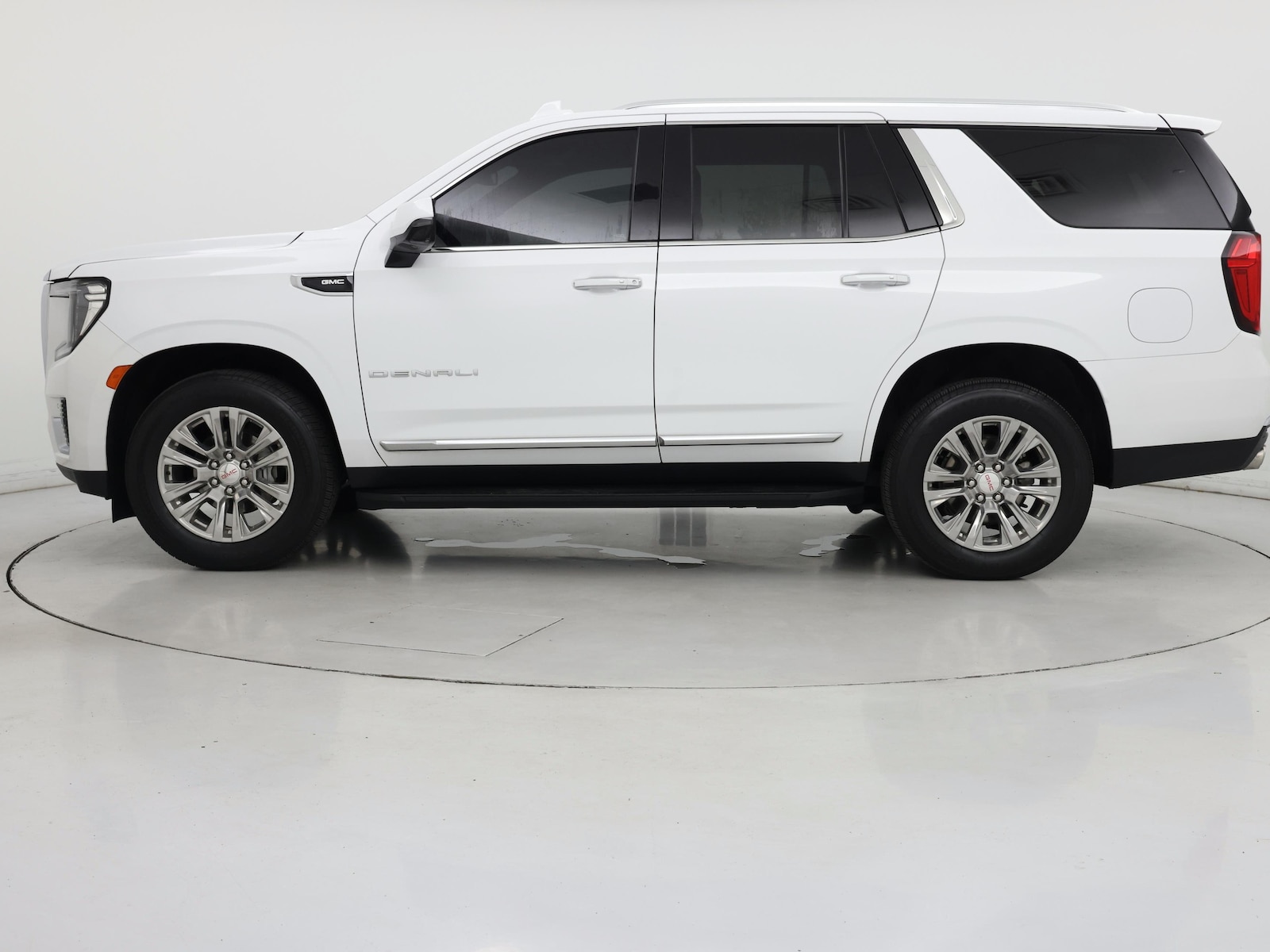 2024 GMC Yukon Denali - Photo 4