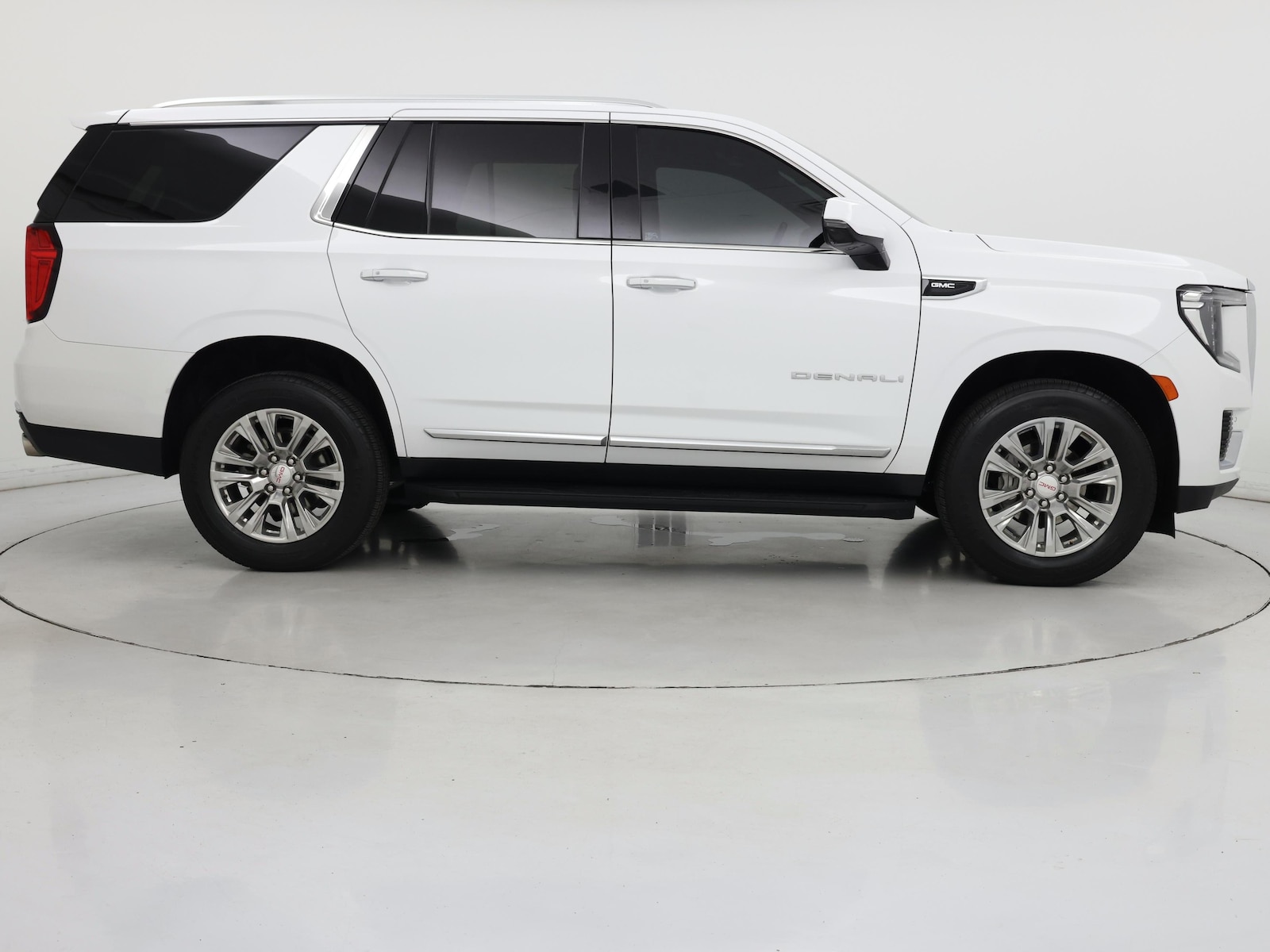 2024 GMC Yukon Denali - Photo 8
