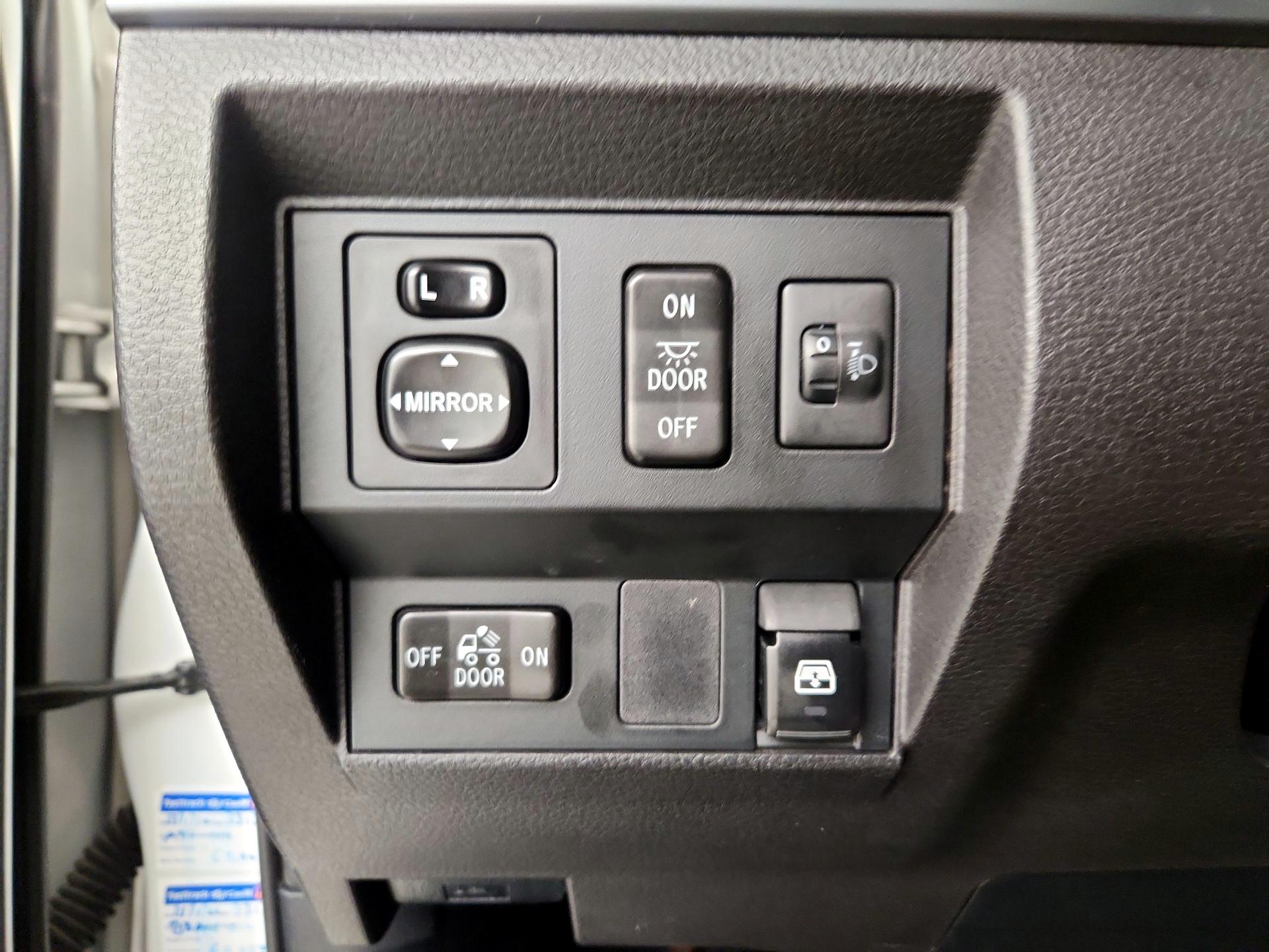Thumbnail: 2015 Toyota Tundra - 13