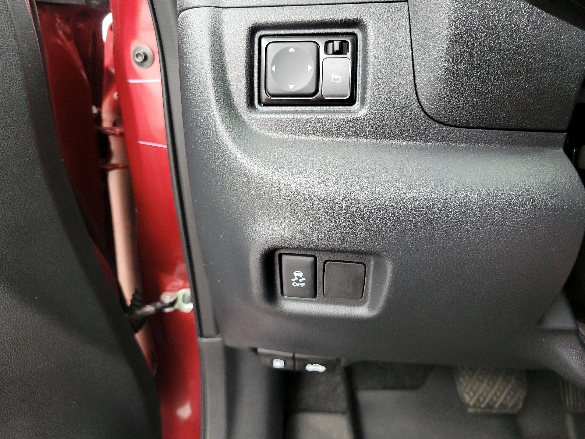 Thumbnail: 2017 Nissan Versa Note - 13