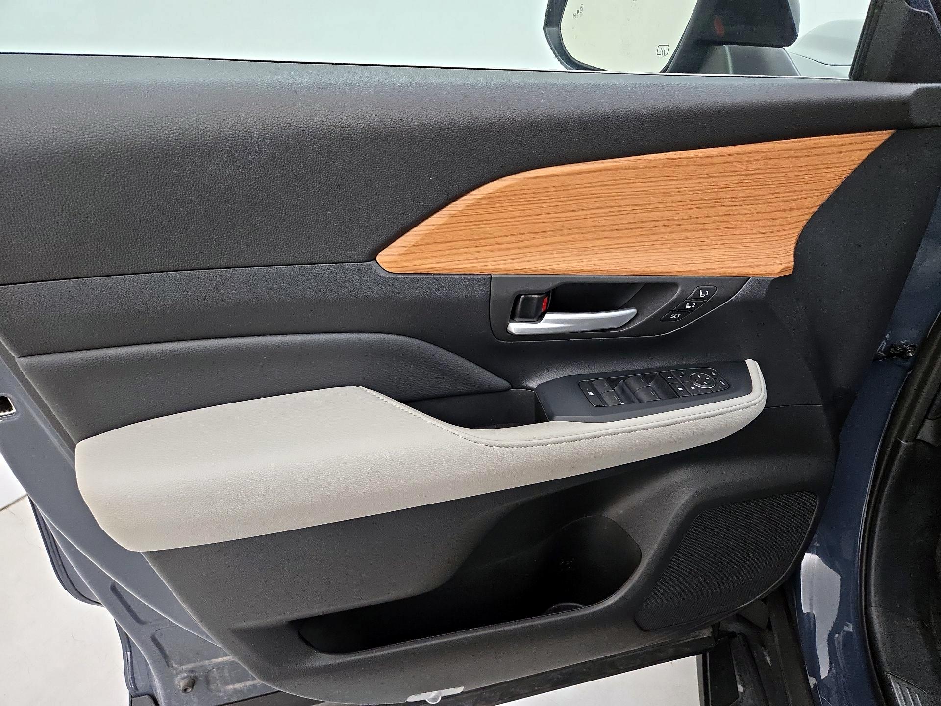 Thumbnail: 2024 Toyota Highlander - 12