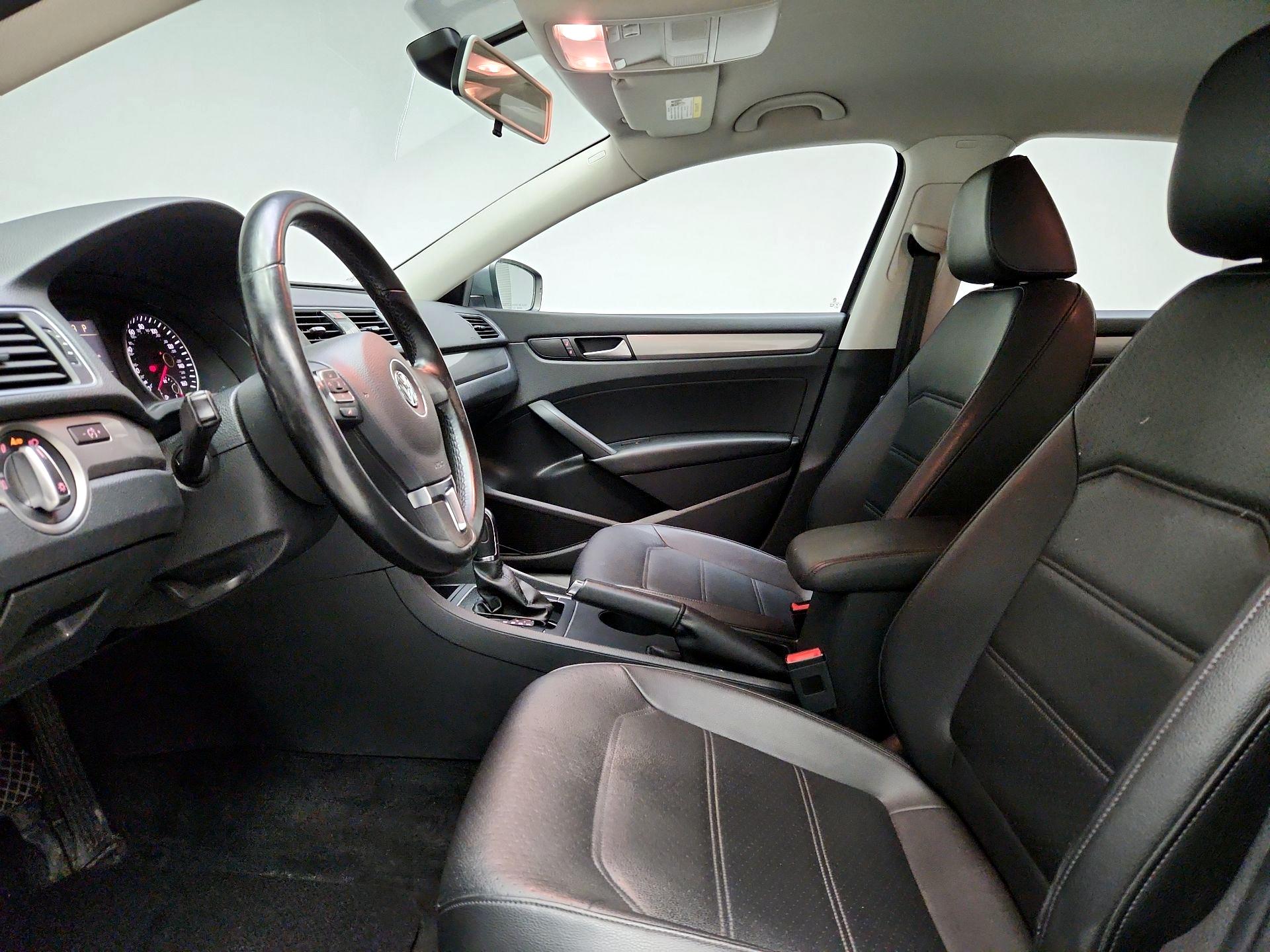 Thumbnail: 2015 Volkswagen Passat - 9