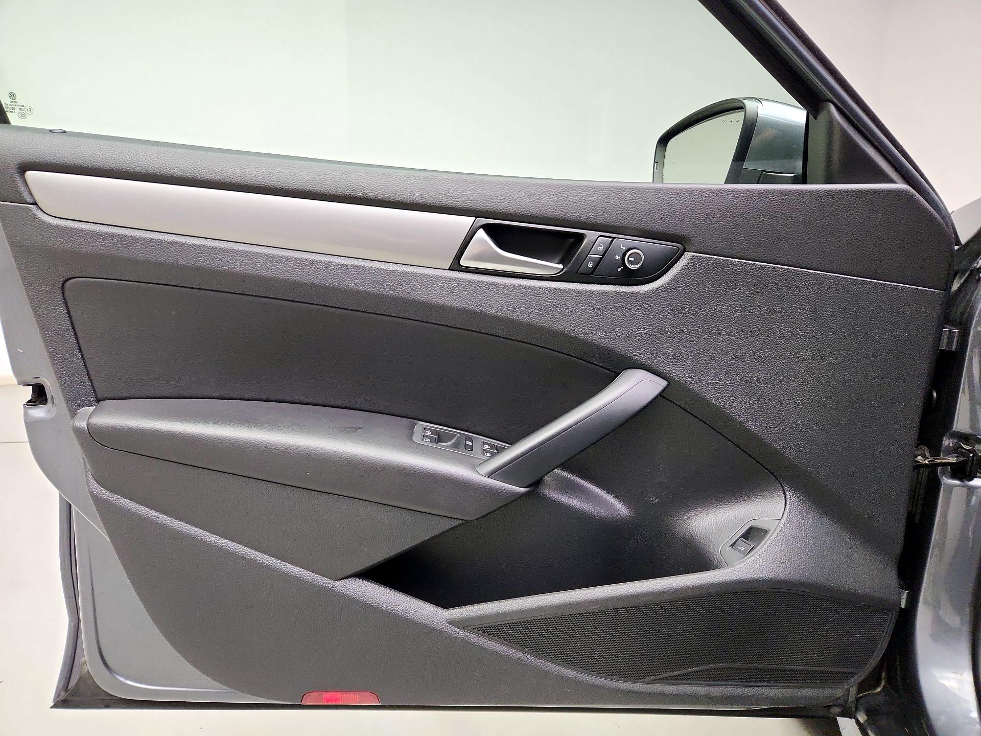Thumbnail: 2015 Volkswagen Passat - 10