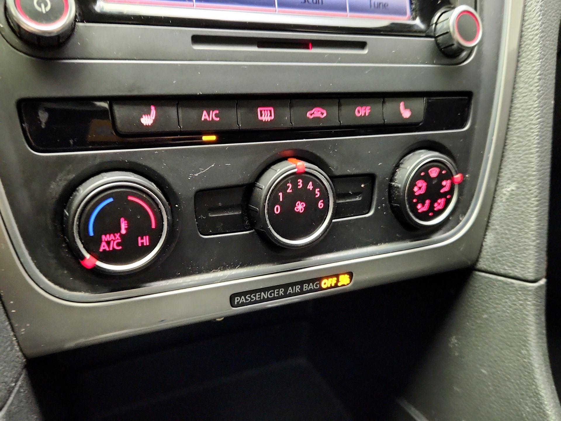Thumbnail: 2015 Volkswagen Passat - 14