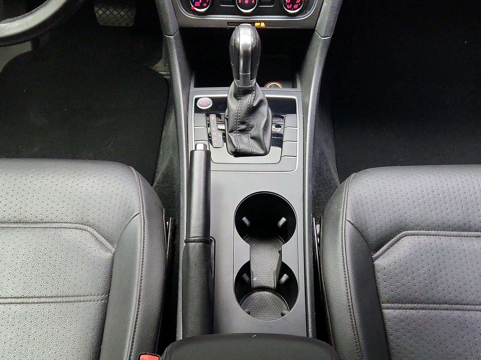 Thumbnail: 2015 Volkswagen Passat - 15