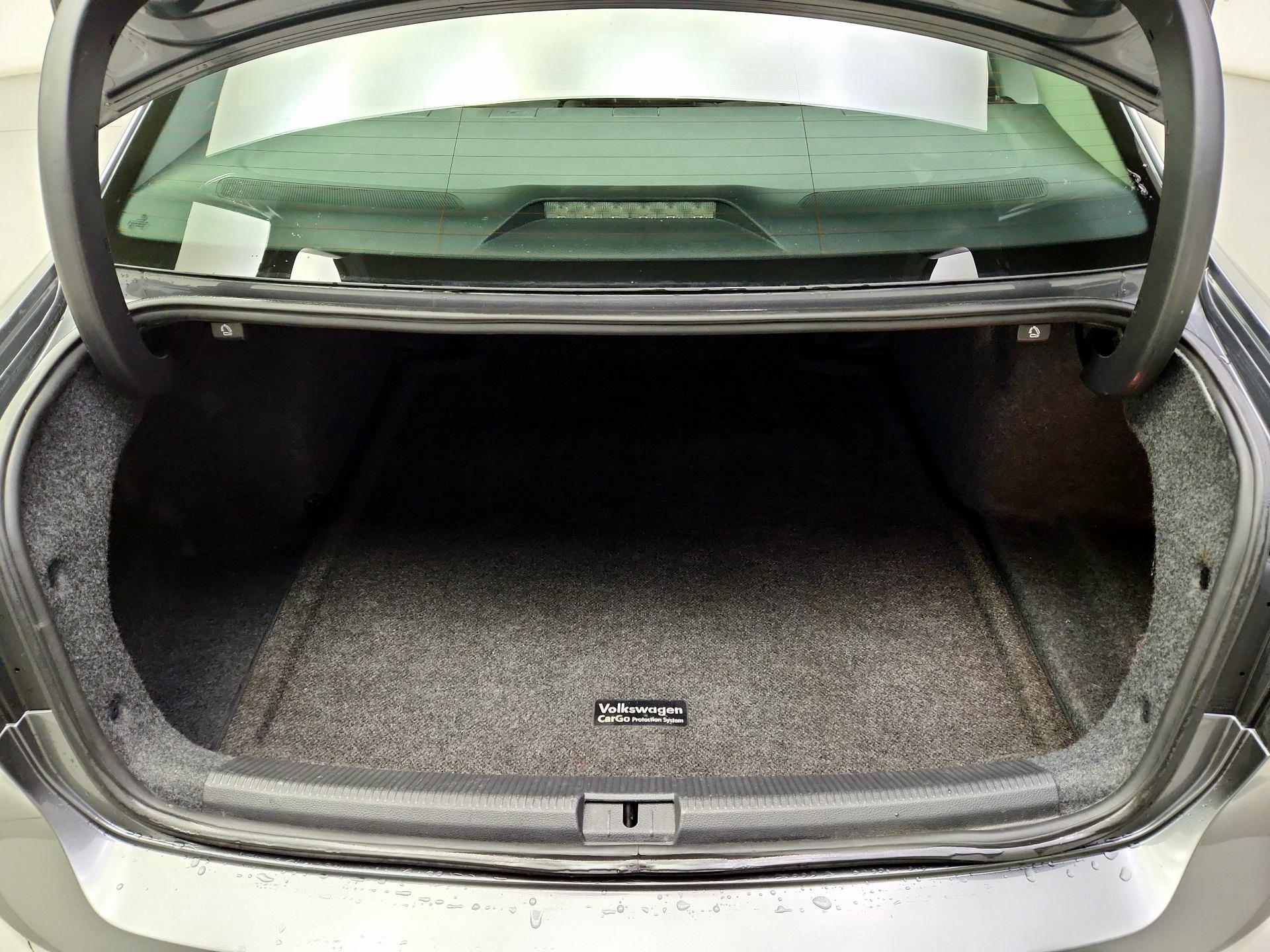 Thumbnail: 2015 Volkswagen Passat - 17