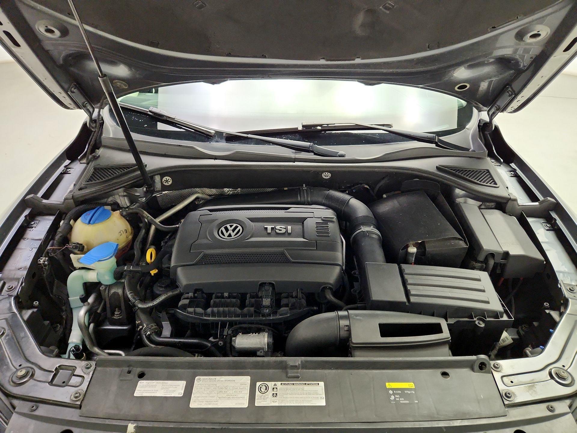 Thumbnail: 2015 Volkswagen Passat - 18