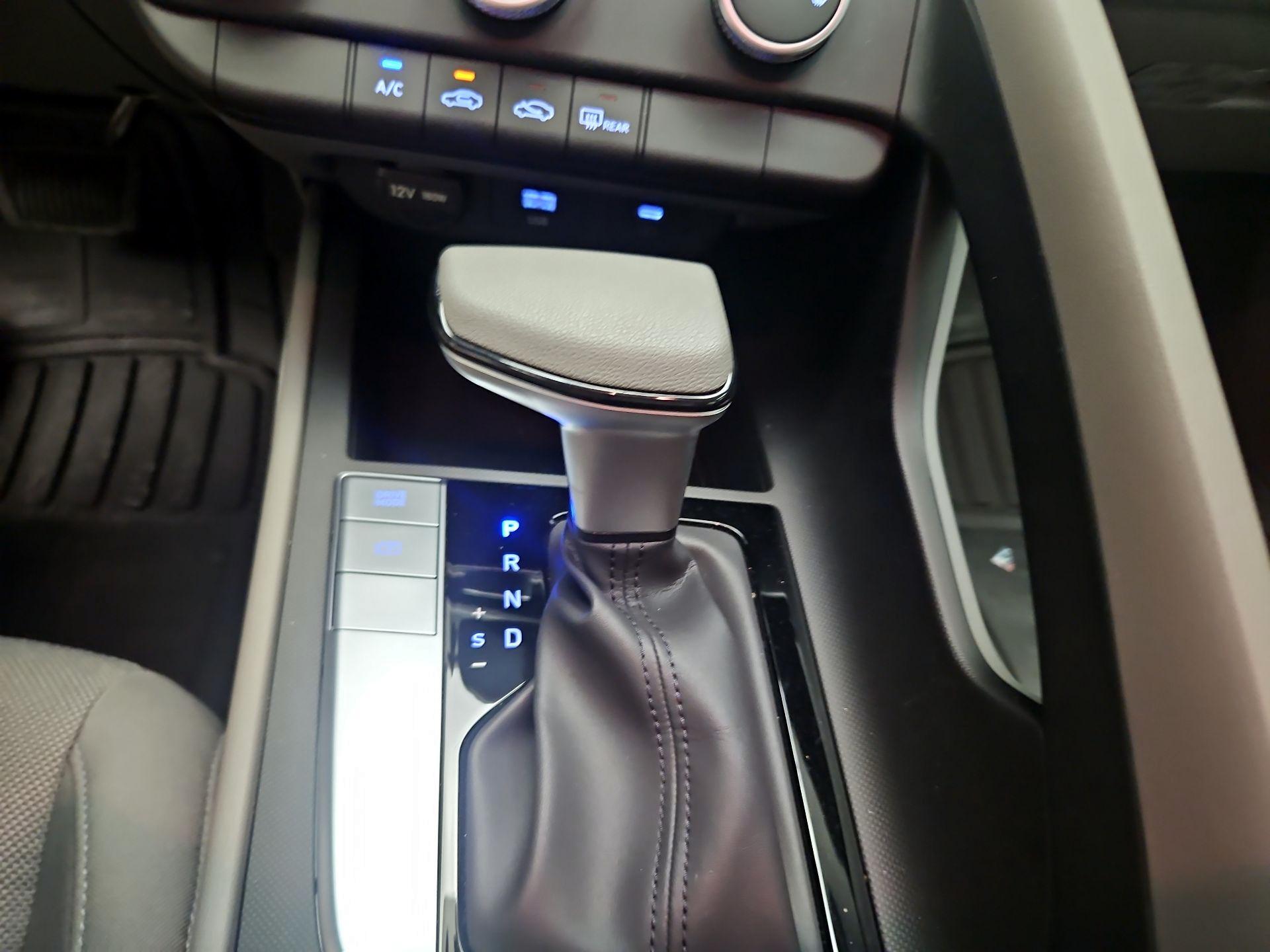 Thumbnail: 2024 Hyundai Elantra - 17
