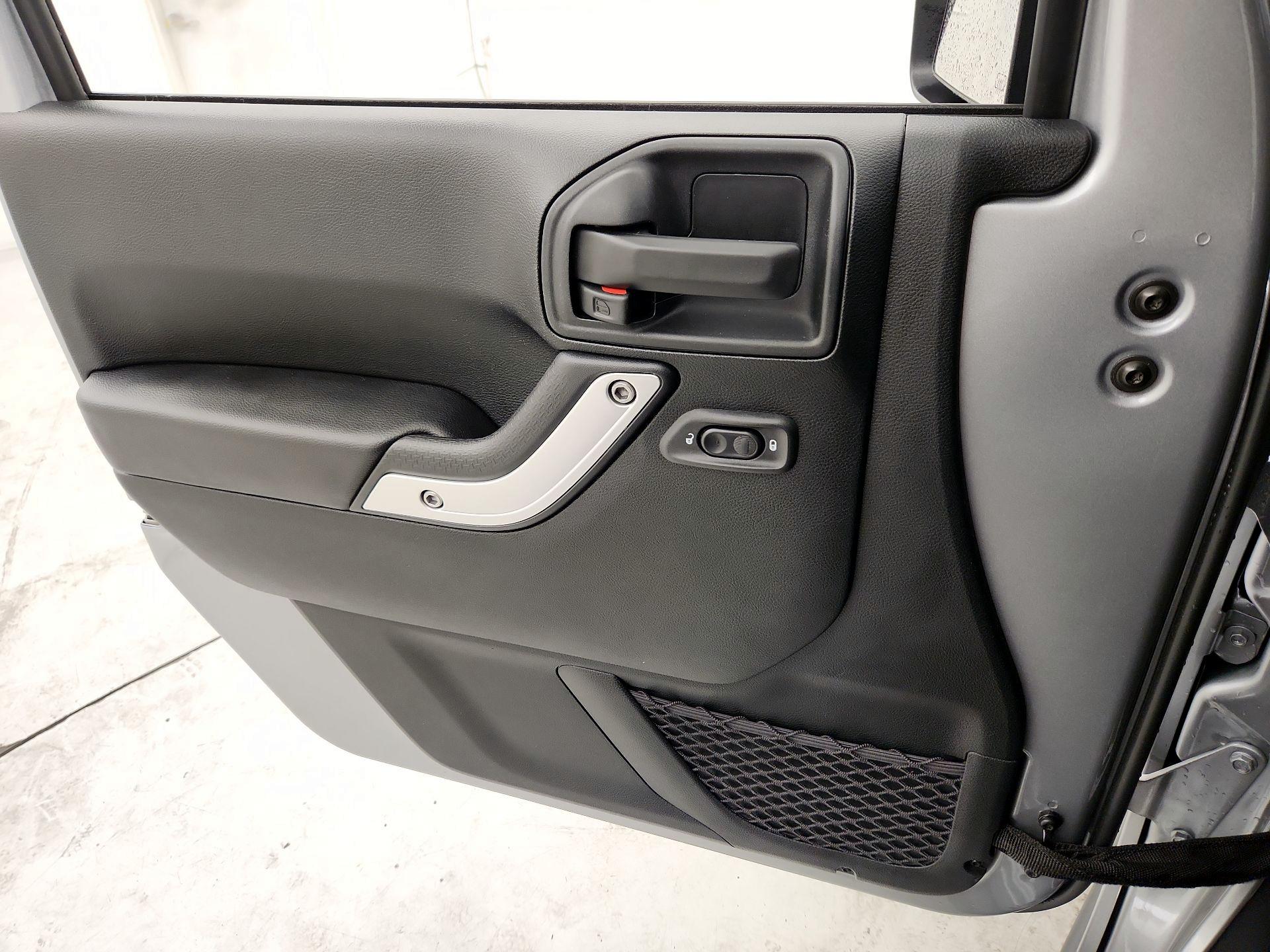 Thumbnail: 2018 Jeep Wrangler - 12