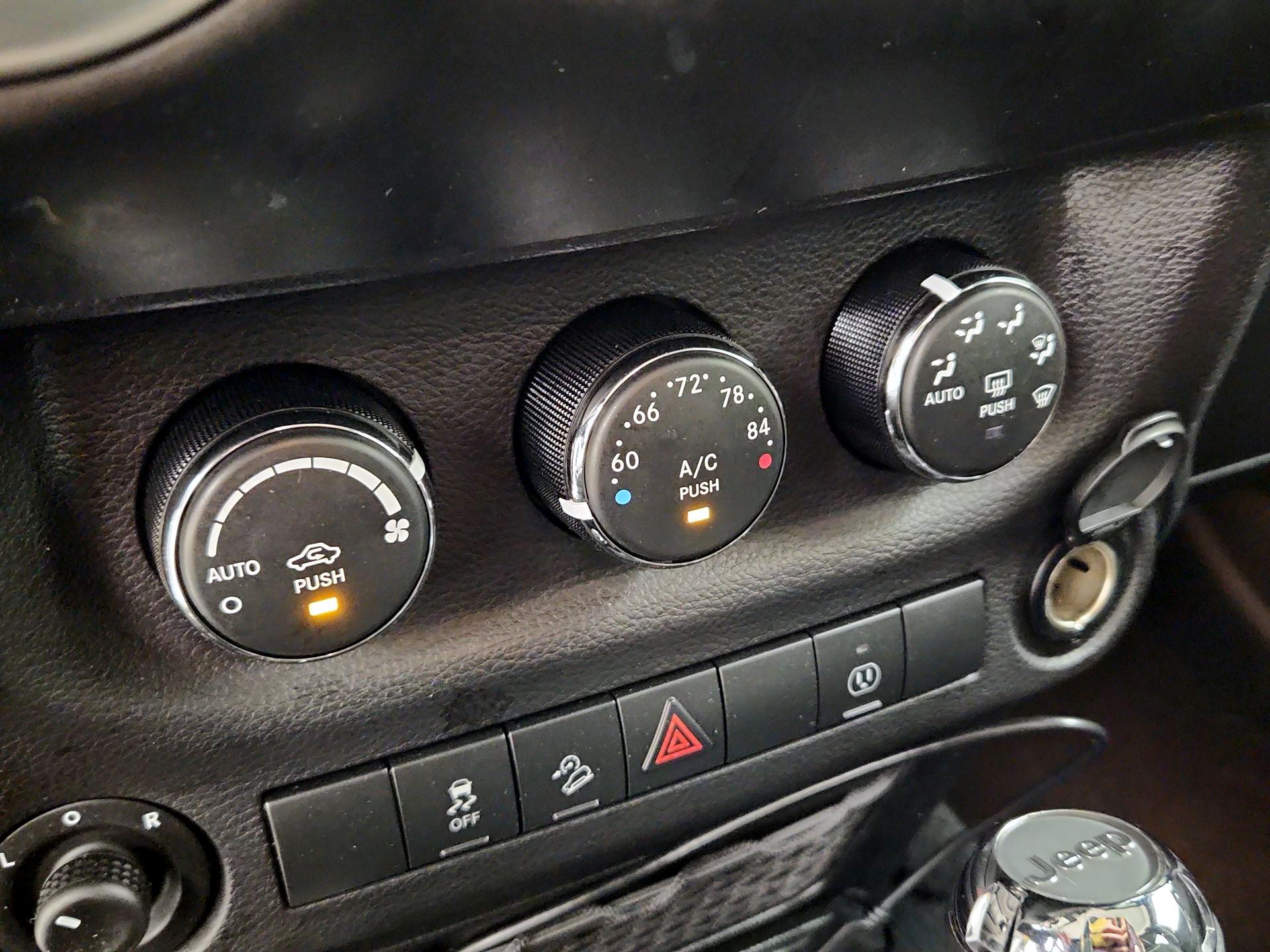 Thumbnail: 2018 Jeep Wrangler - 16