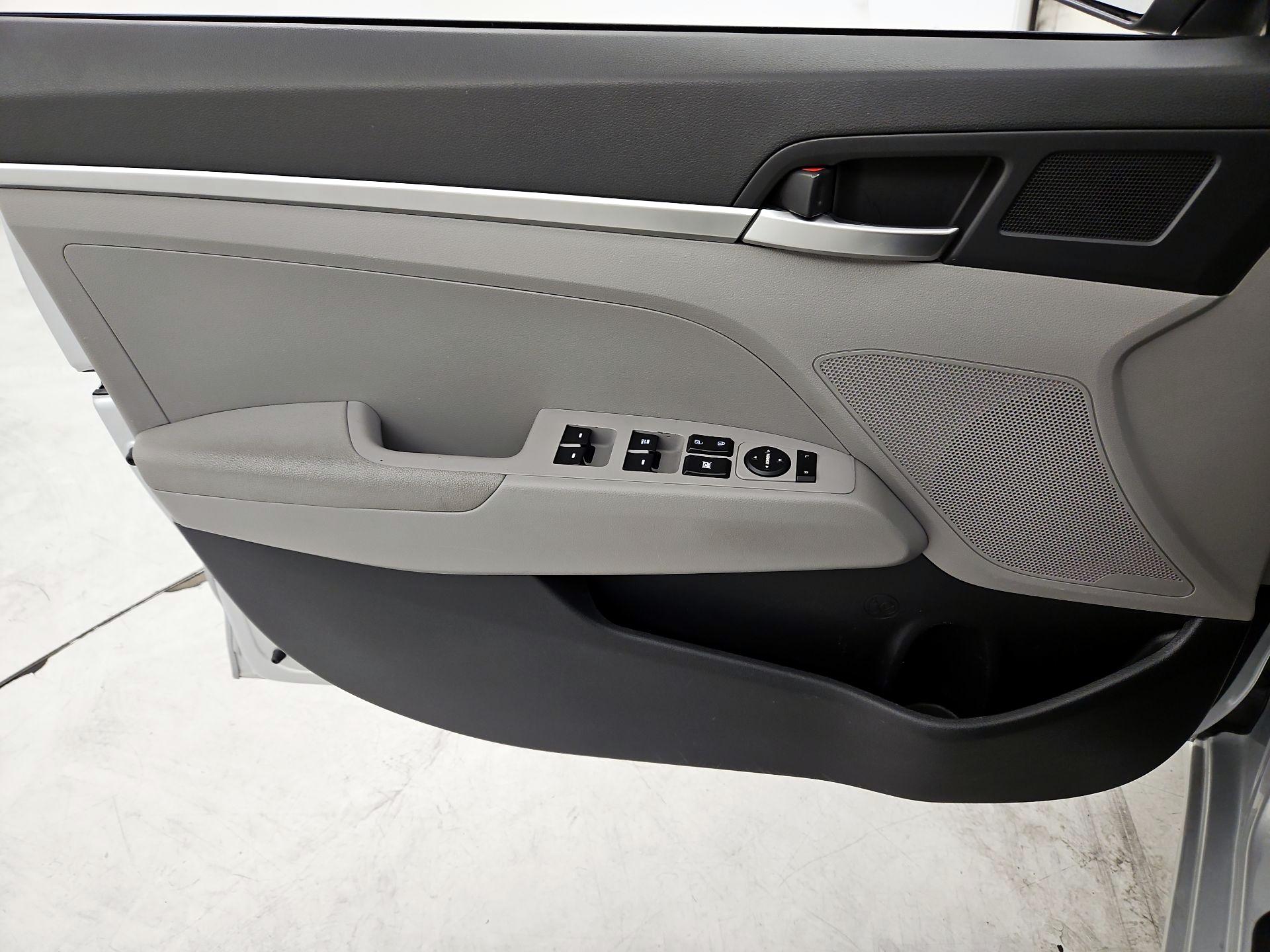 Thumbnail: 2020 Hyundai Elantra - 12