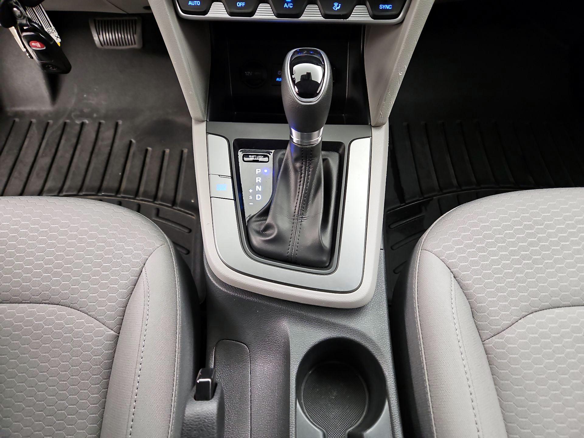 Thumbnail: 2020 Hyundai Elantra - 17