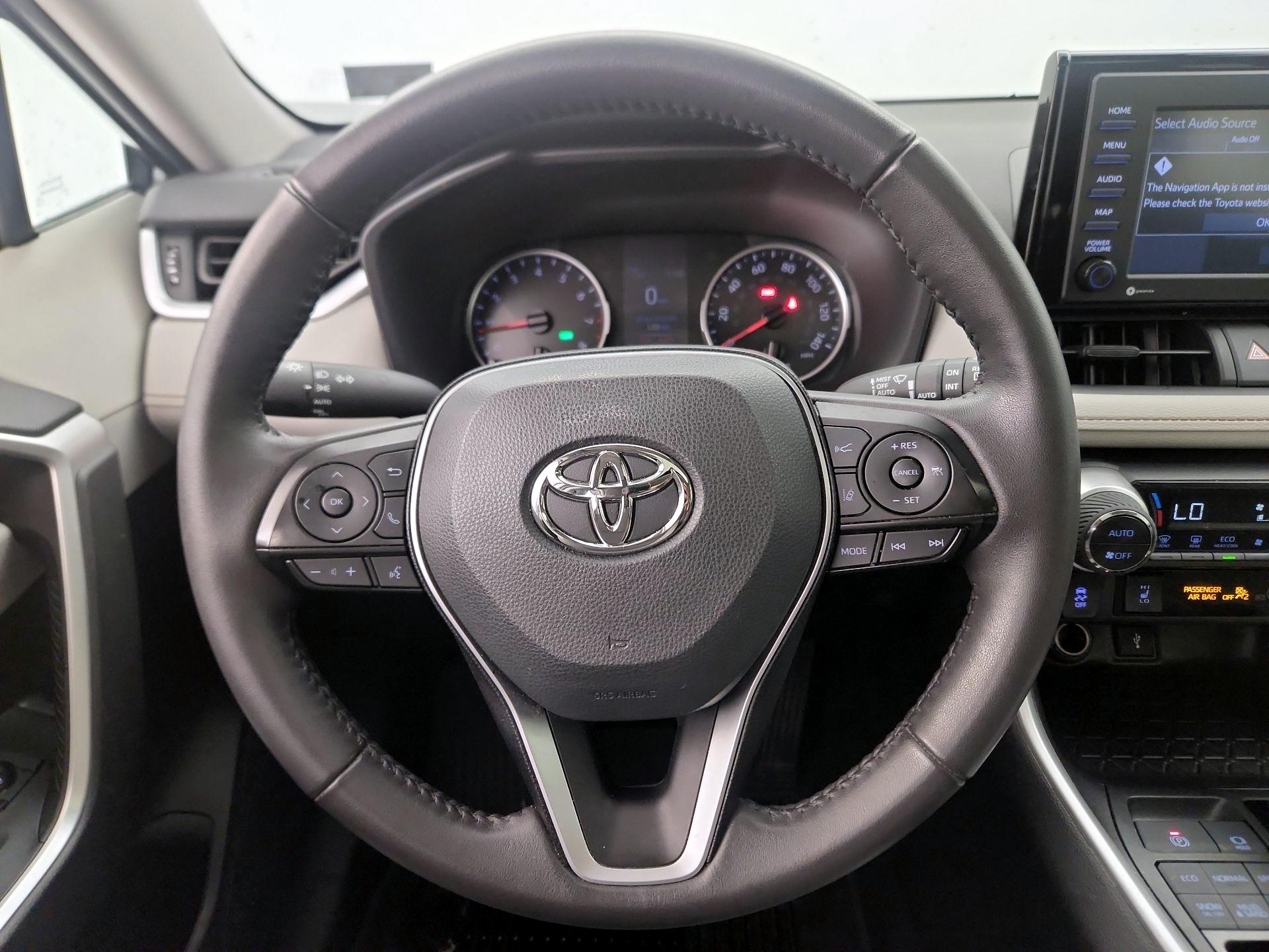 Thumbnail: 2022 Toyota RAV4 - 10