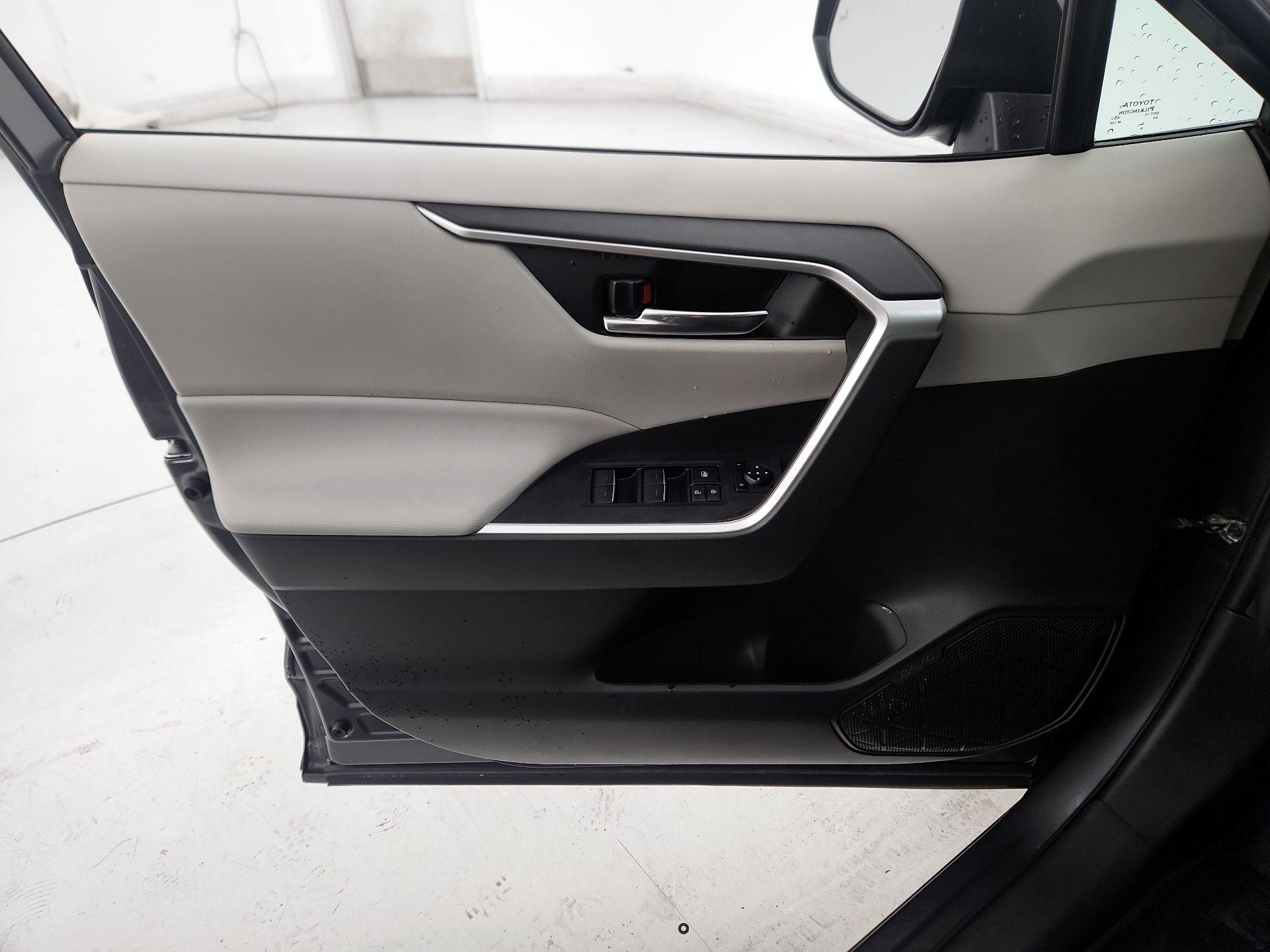 Thumbnail: 2022 Toyota RAV4 - 12