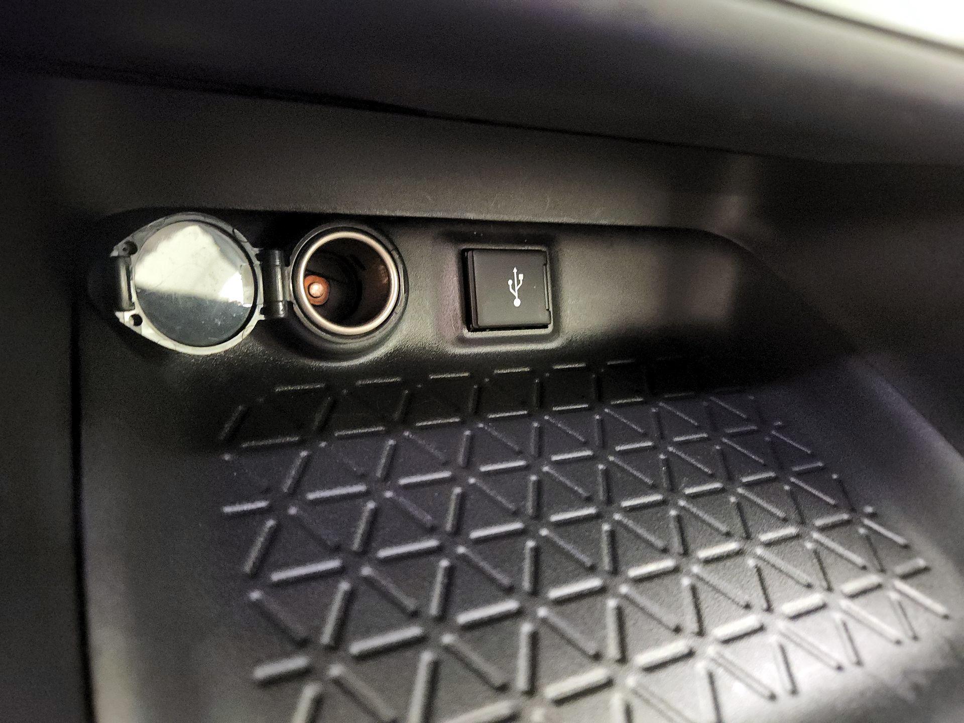 Thumbnail: 2022 Toyota RAV4 - 18