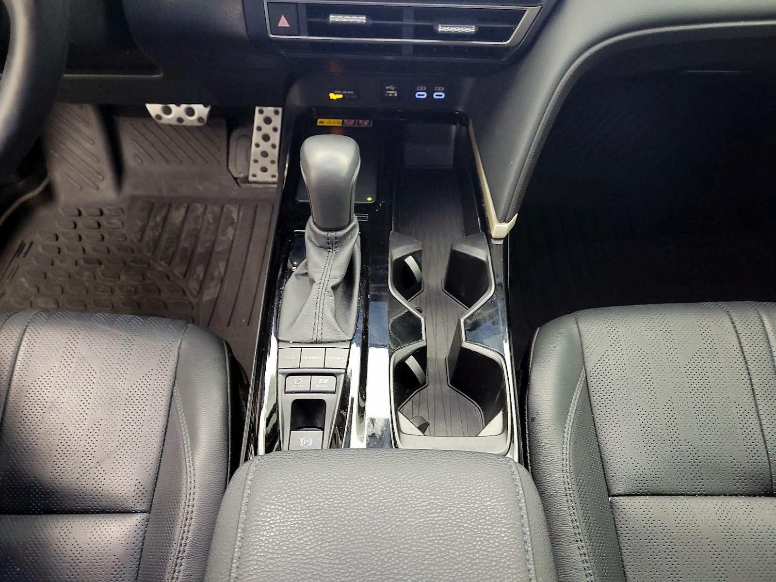 2025 Toyota Camry XSE - Photo 18