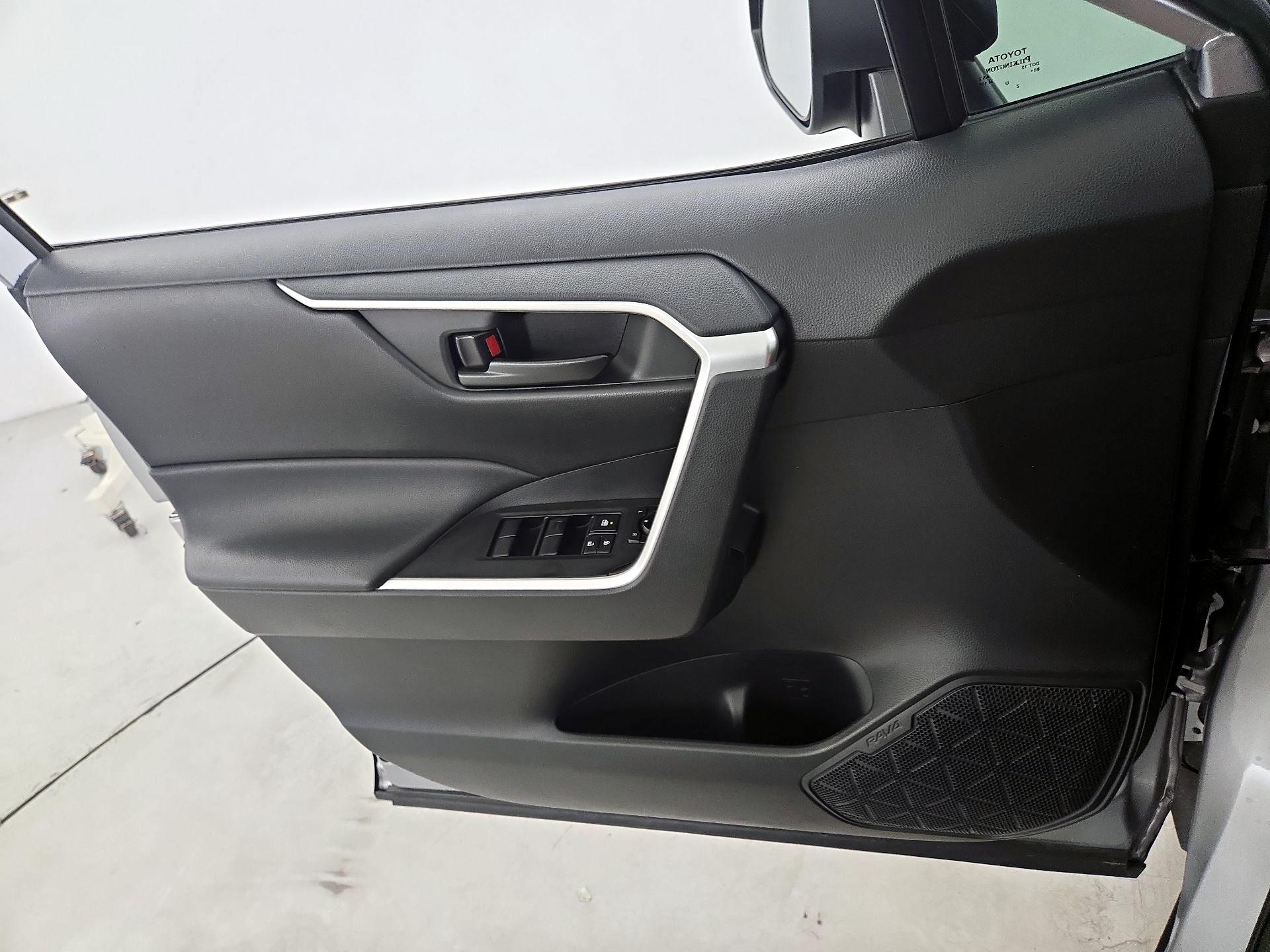 Thumbnail: 2023 Toyota RAV4 - 12
