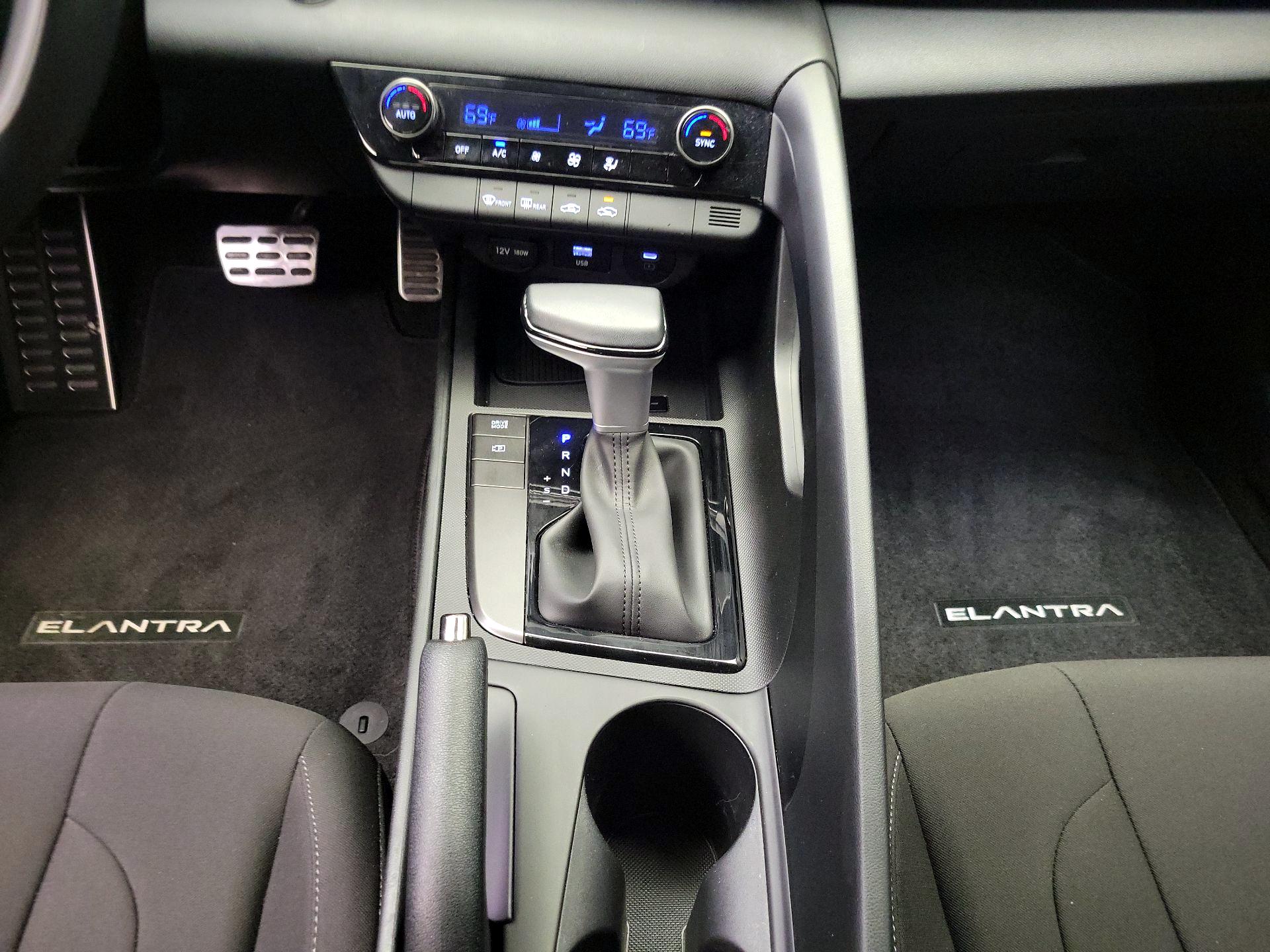 Thumbnail: 2025 Hyundai Elantra - 17