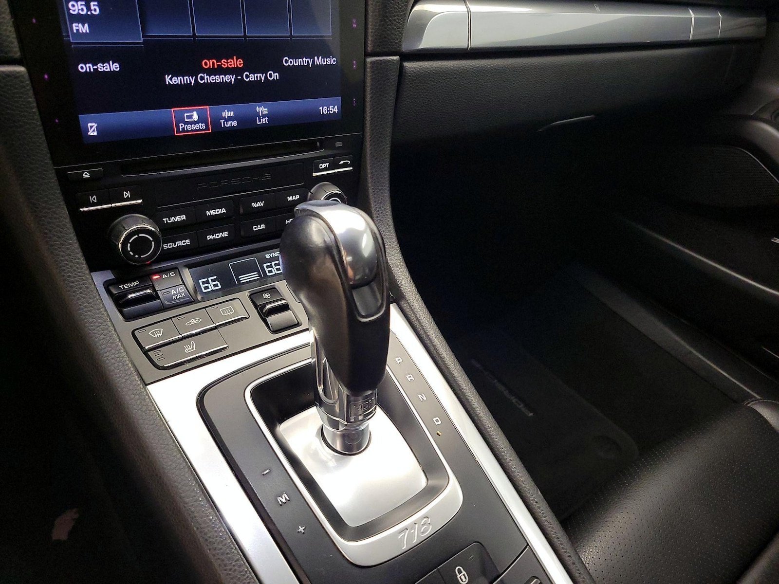 2019 Porsche 718 Base - Photo 18